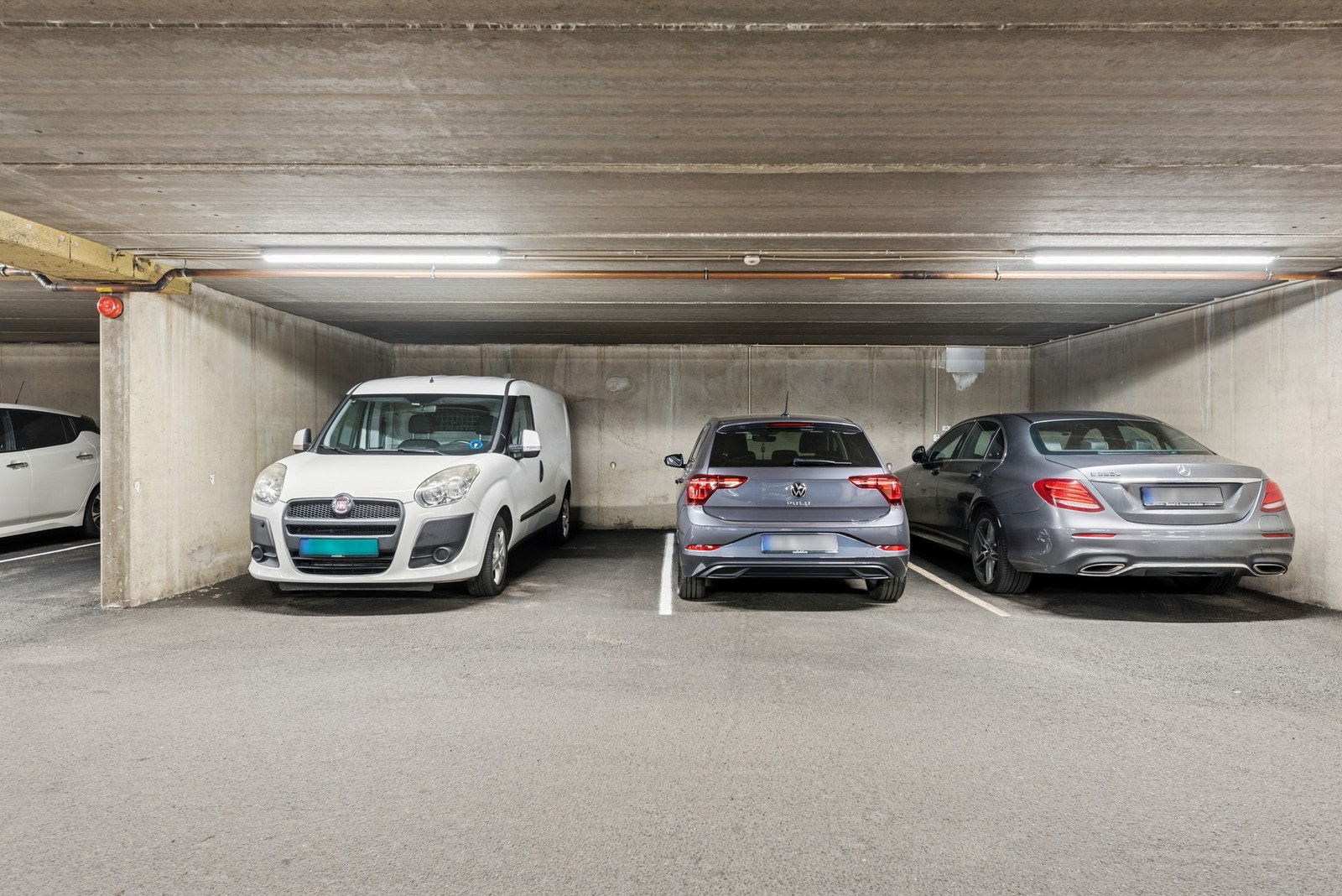 Biloppstillingsplass i garasjekjeller. Ekstra bod i underetasjen - perfekt for lagring. Galleribilde