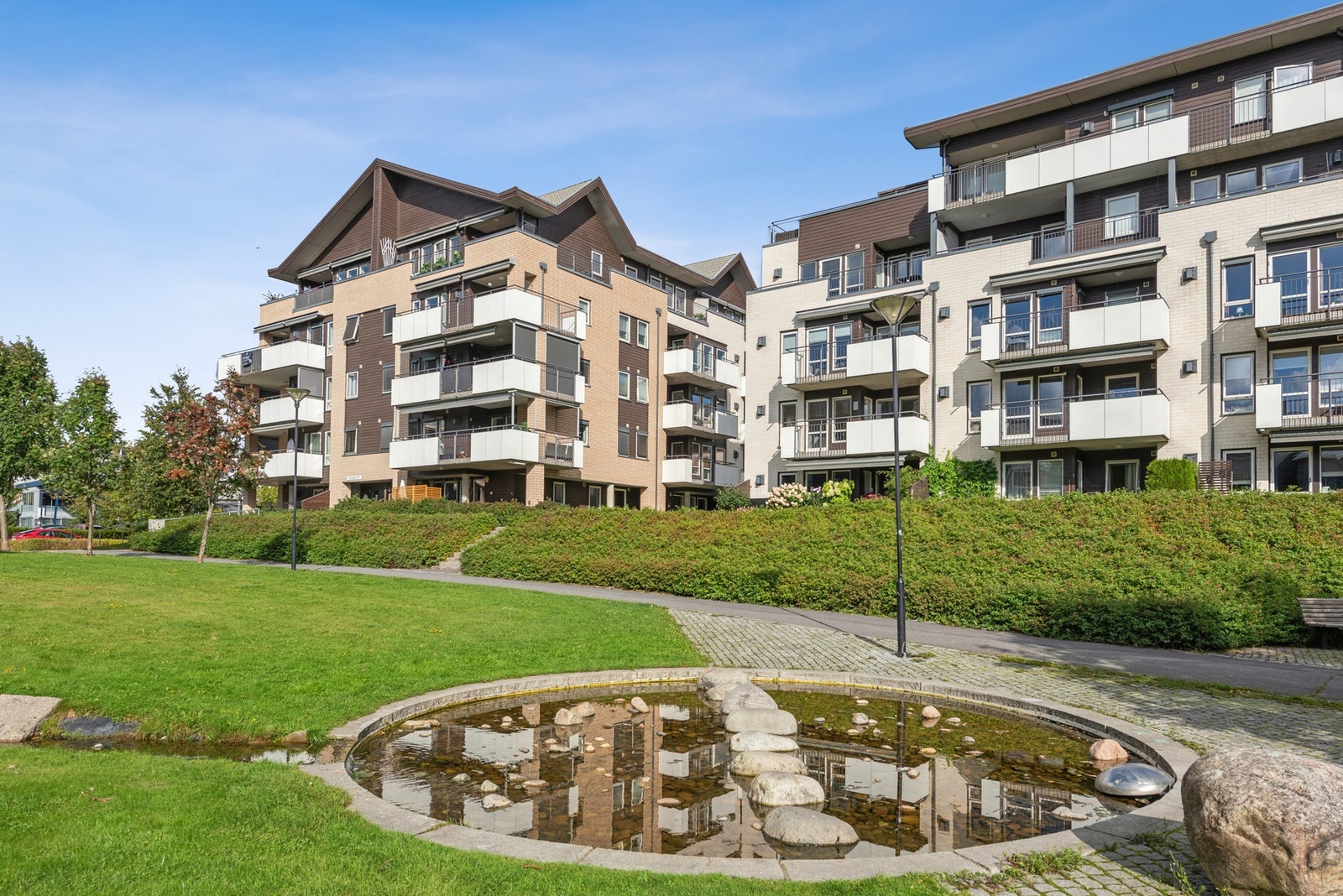 Fra morgenbad i Nordbytjernet til kveldsforestilling på kulturhuset - her bor du tett på både natur, kultur og byliv. Galleribilde