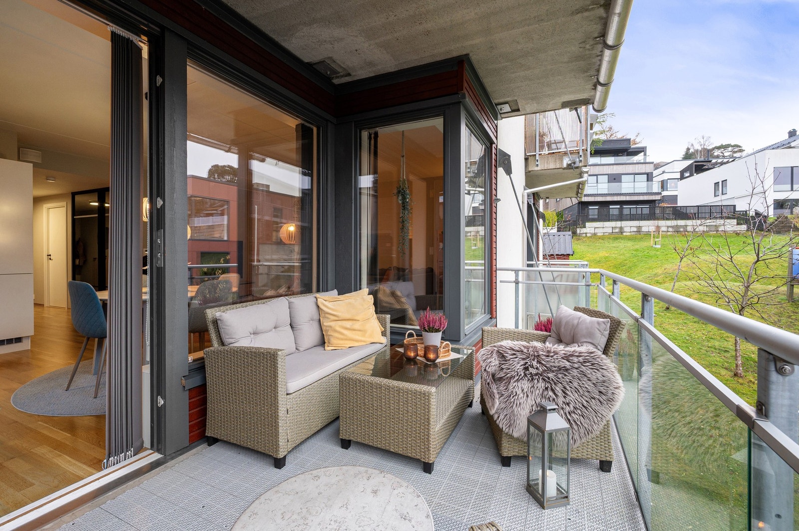 Her har man god plass til ønsket utemøblement. Galleribilde