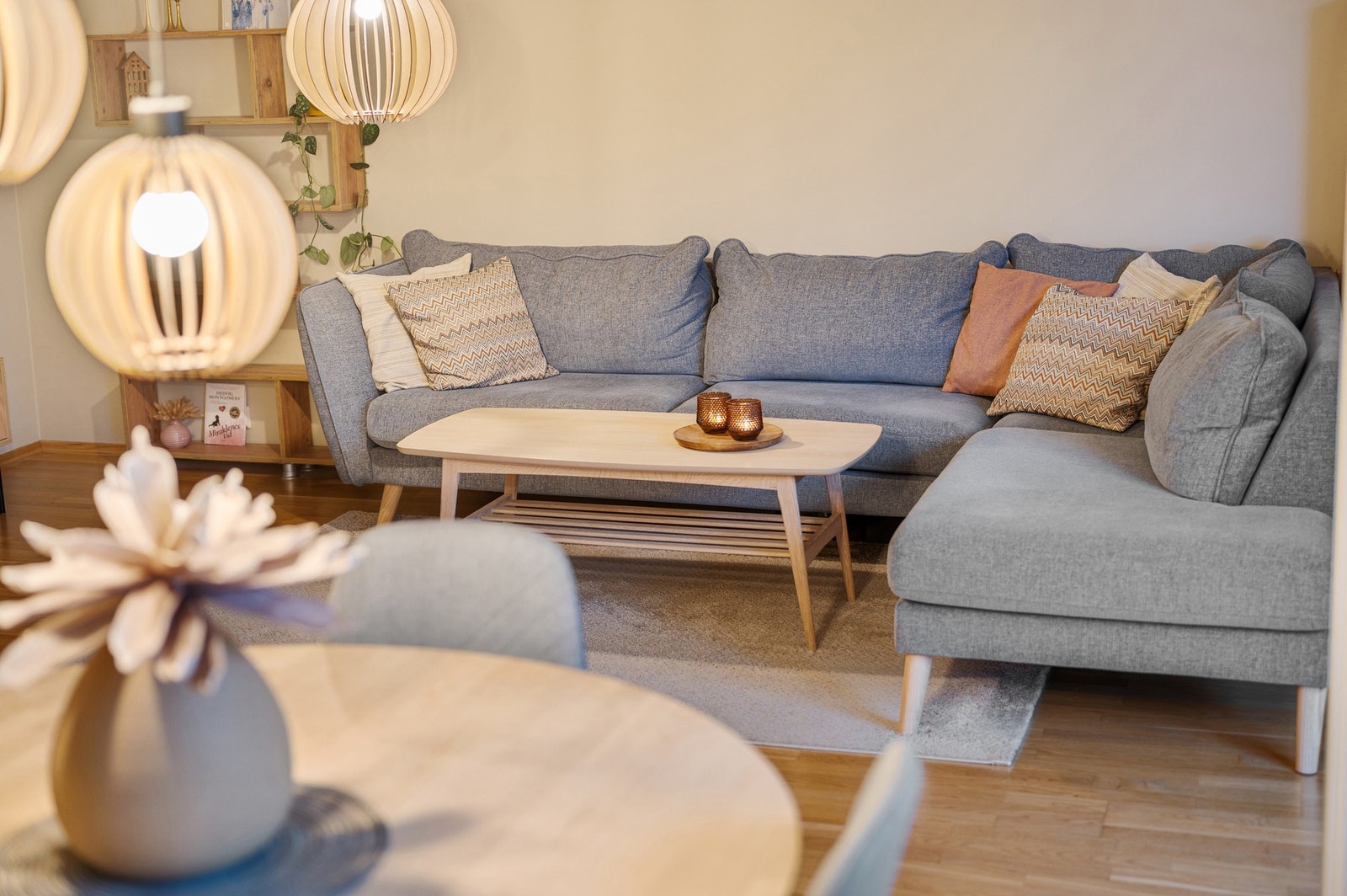 Fjernvarme i tillegg til balansert ventilasjon gir en effektiv oppvarming og et sunt inneklima året rundt. Galleribilde