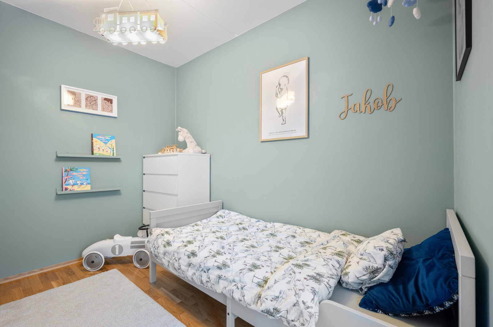 Her får man god plass til ønsket soveromsmøblement. Galleribilde