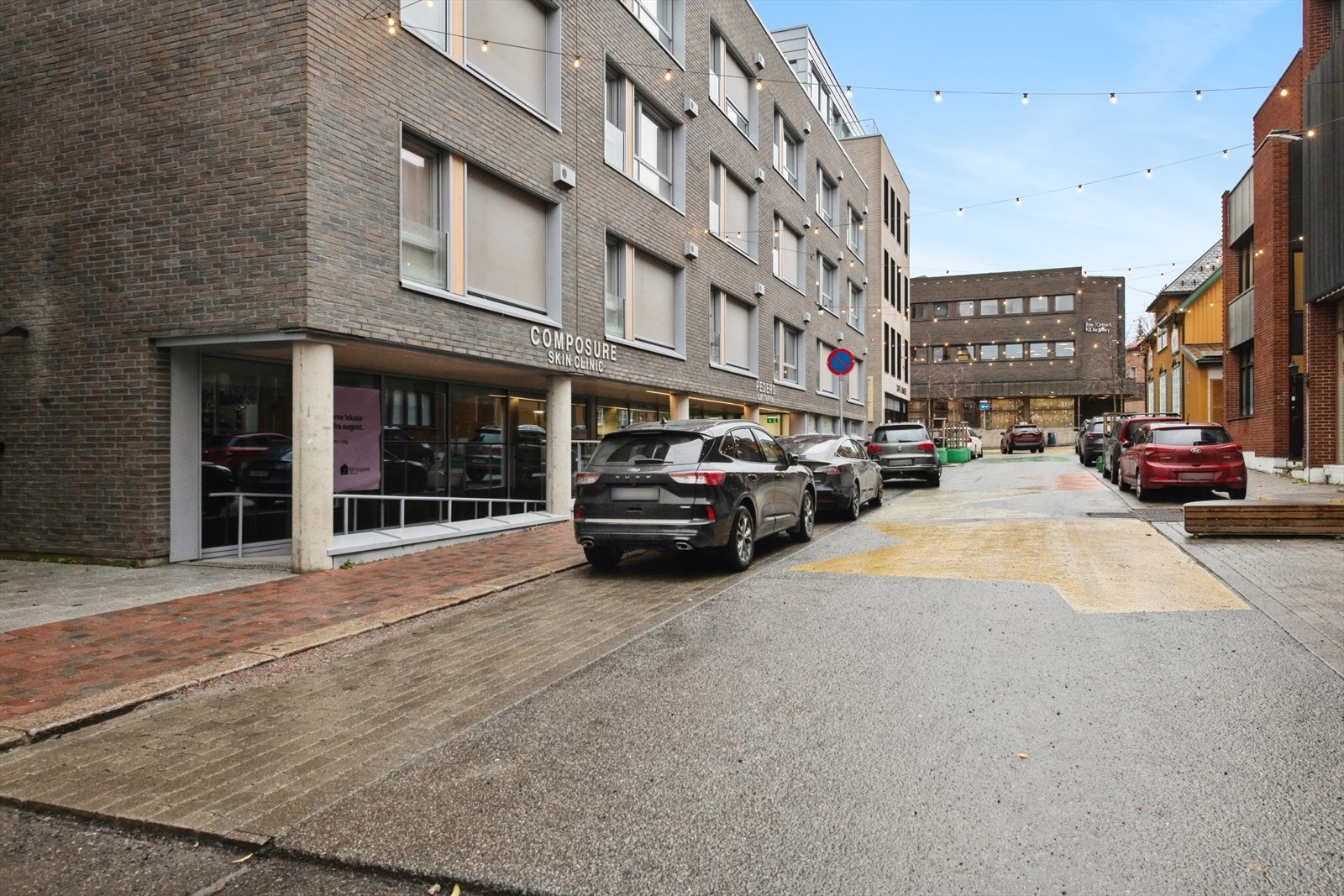 I kvartalet ligger et hyggelig bakeri, en fantastisk ferskvarebutikk, to restauranter og flere lokale og sjarmerende butikker. Galleribilde