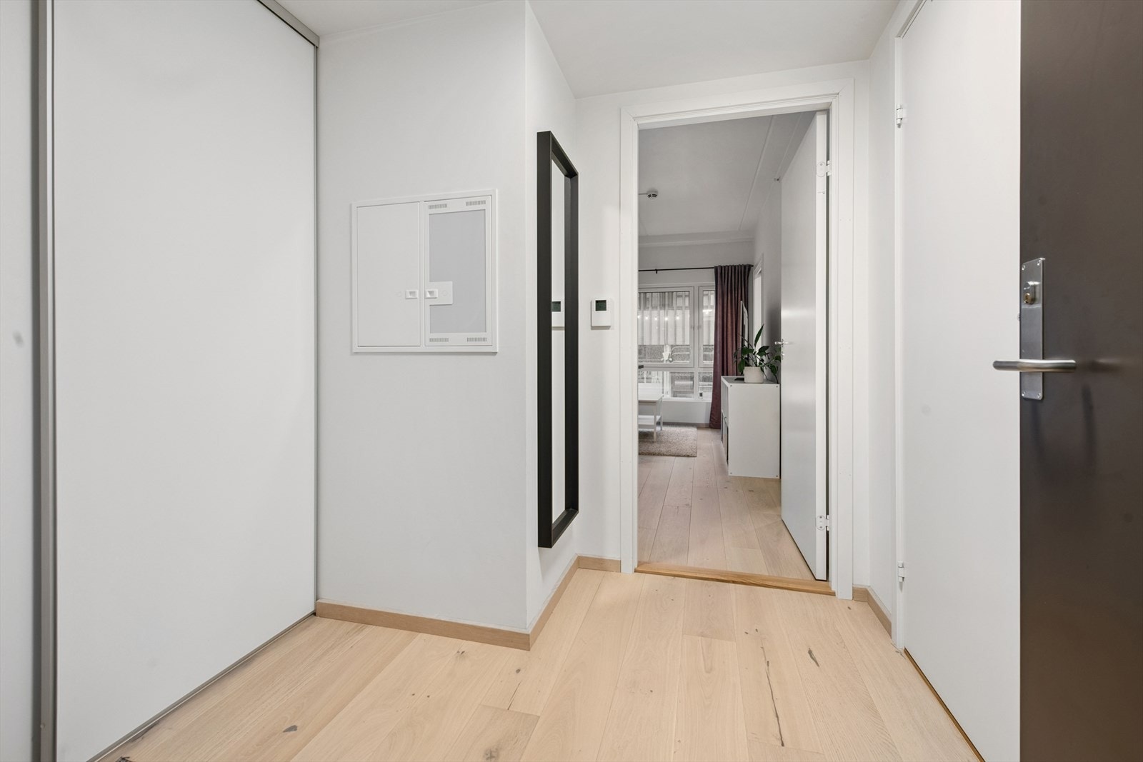 Leiligheten har moderne standard og overflater med minimal bruksslitasje. Galleribilde