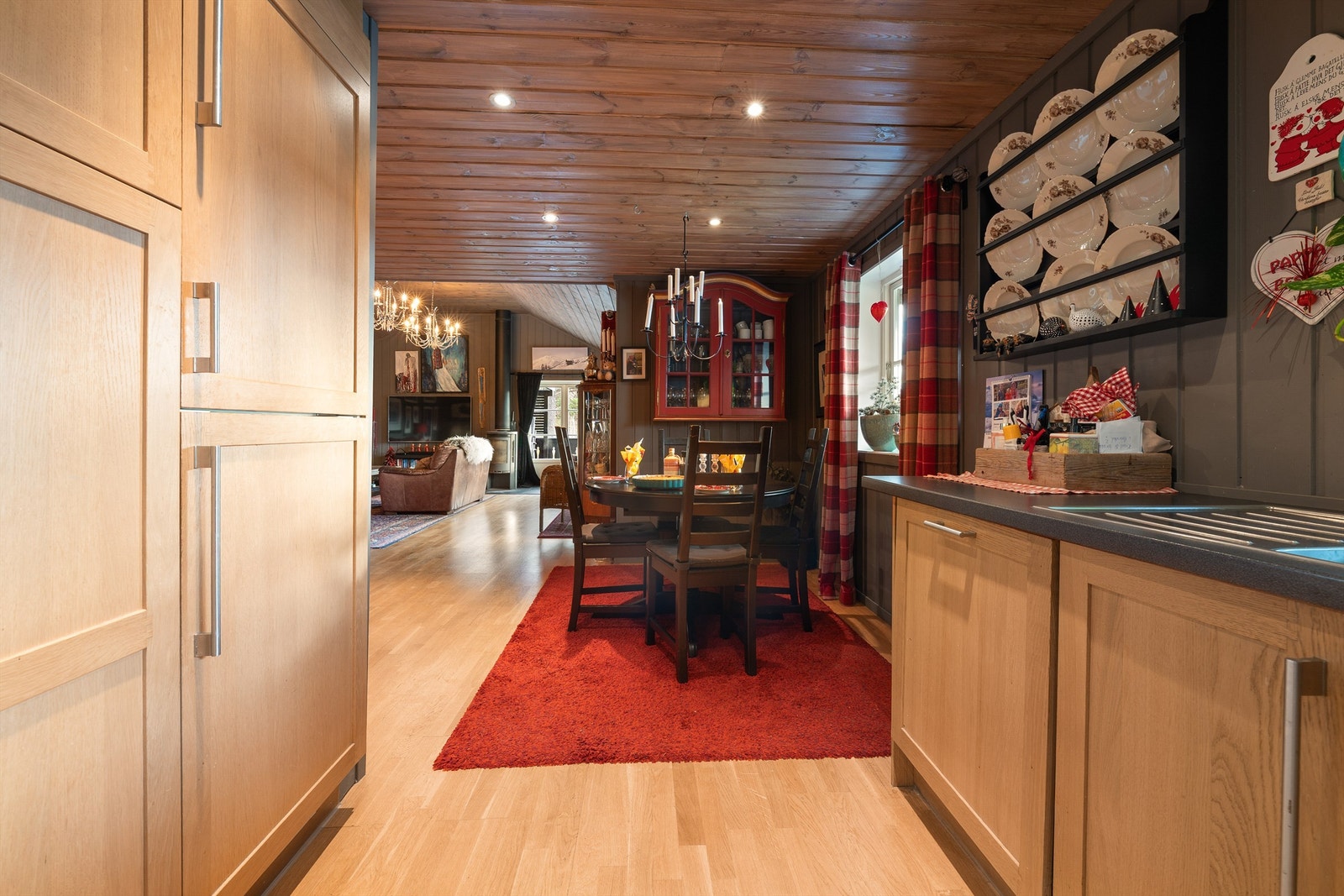 Fra kjøkken mot stue. Galleribilde