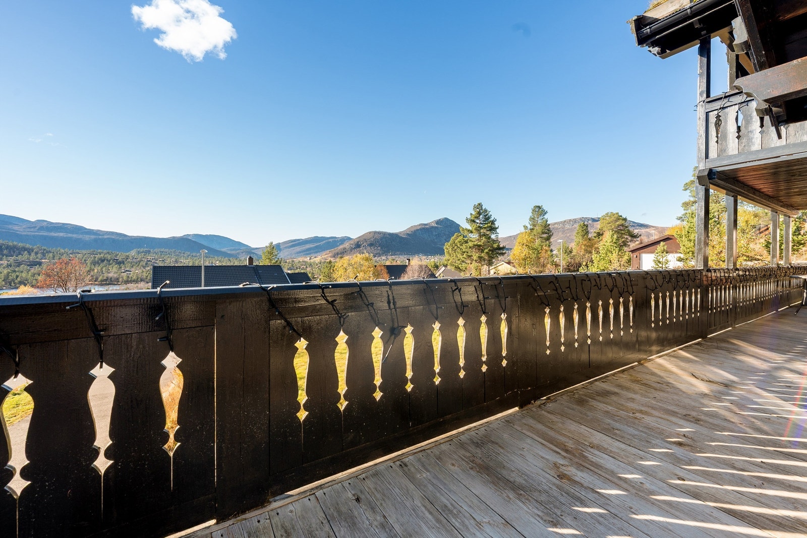 Utsikten mot skisenteret og Hovdenuten. Galleribilde