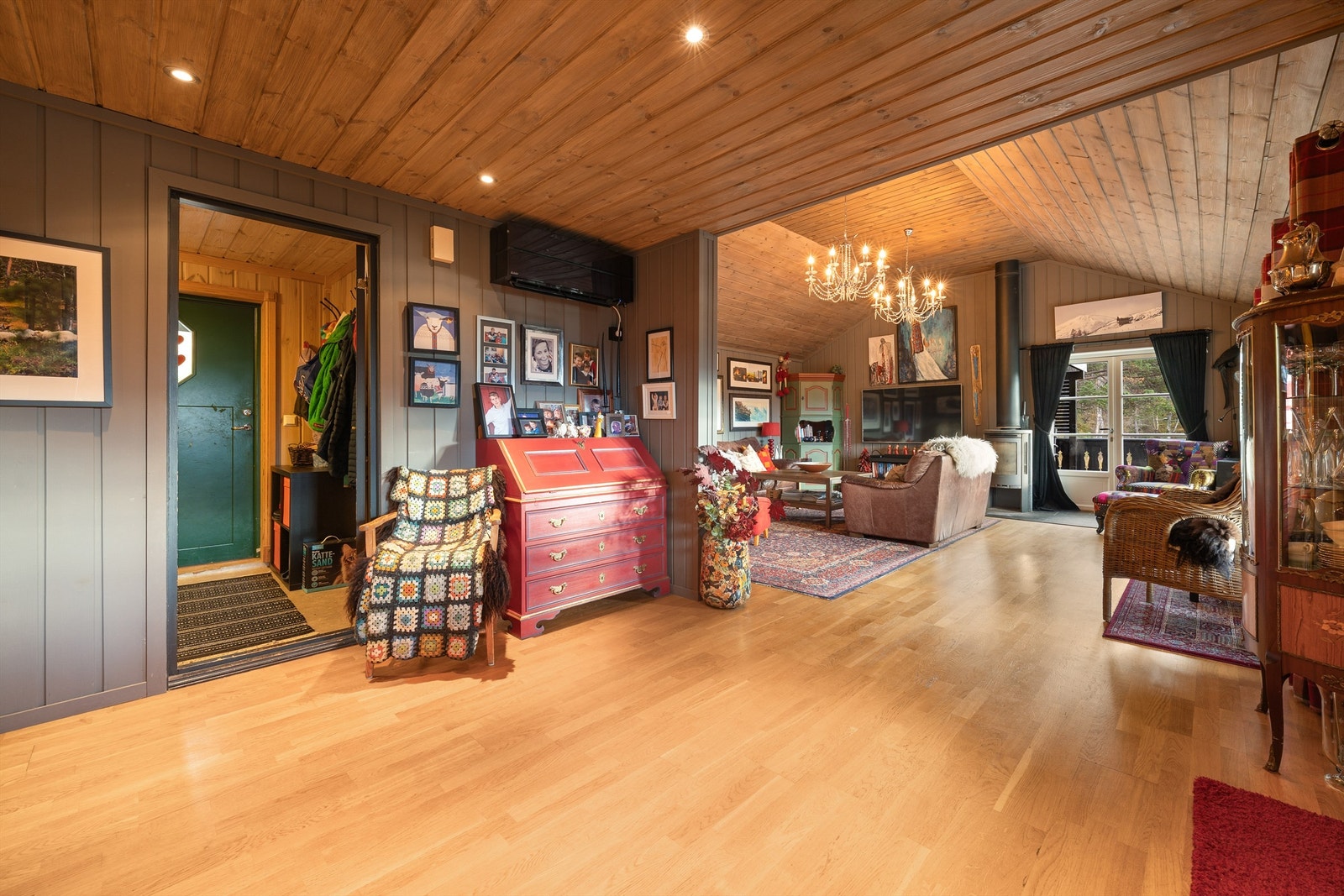 Fra kjøkken mot stue. Varmepumpe. Galleribilde