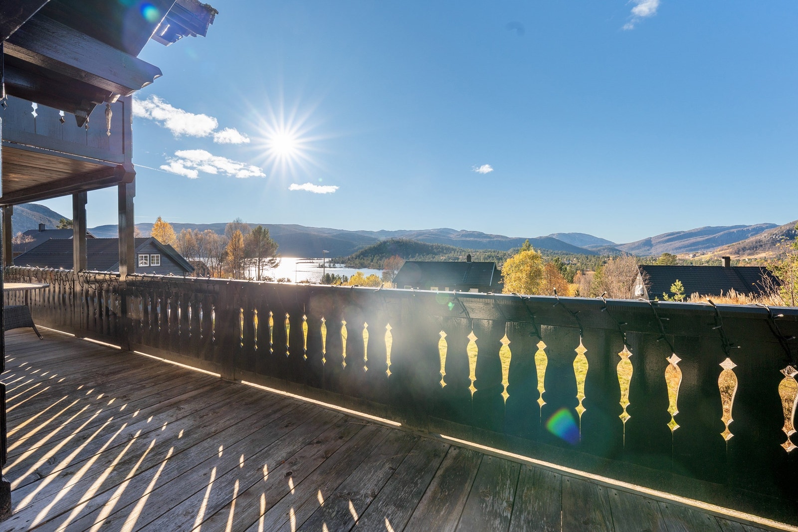 Gode solforhold. Utsikten mot Hartevann og Otrosåsen. Galleribilde