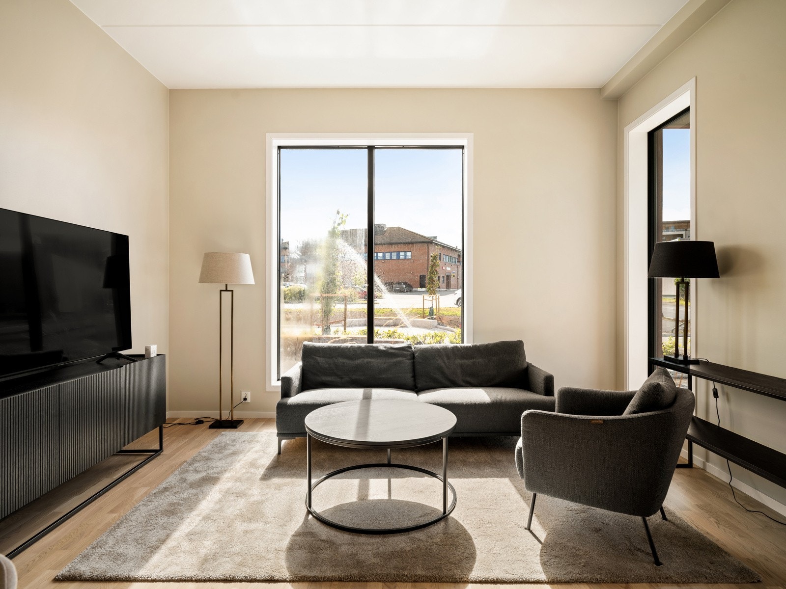 Bilder fra gjesteleiligheten, denne kan leies for kr. 200/døgn til venner og familie som kommer på besøk. Komplett utstyrt 2r leilighet. Galleribilde