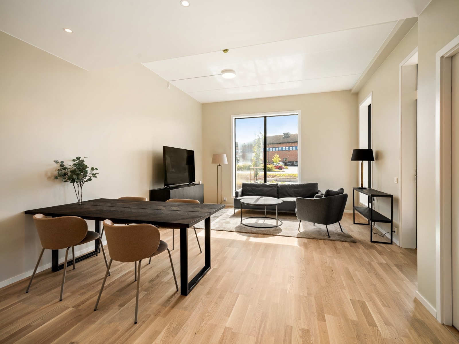 Bilder fra gjesteleiligheten, denne kan leies for kr. 200/døgn til venner og familie som kommer på besøk. Komplett utstyrt 2r leilighet. Galleribilde