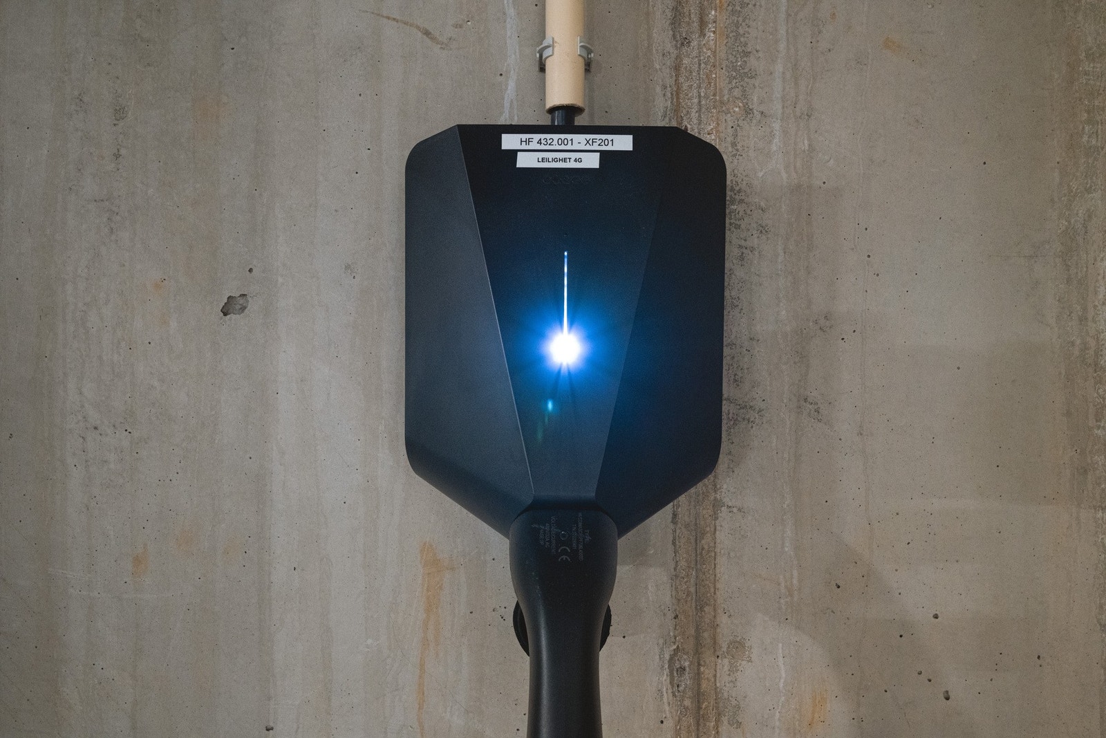 Den ene plassen har elbil-lader. Galleribilde