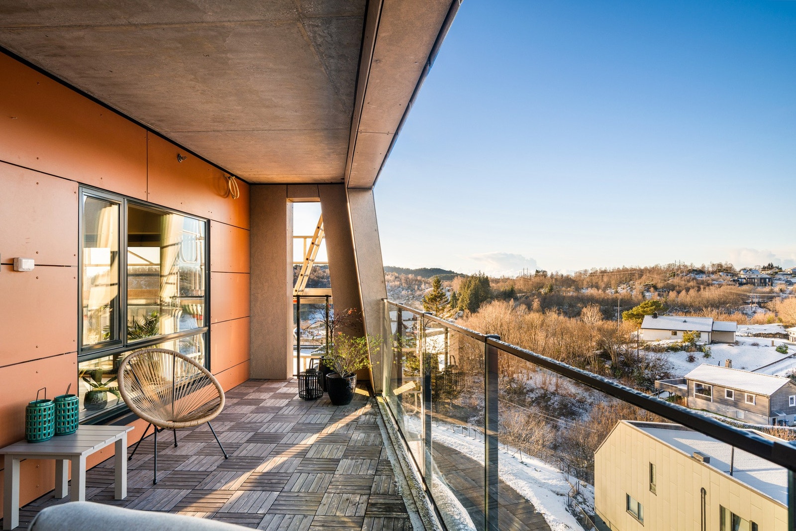 Fra stuen er det utgang til en stor balkong på 22,4 kvm. Galleribilde