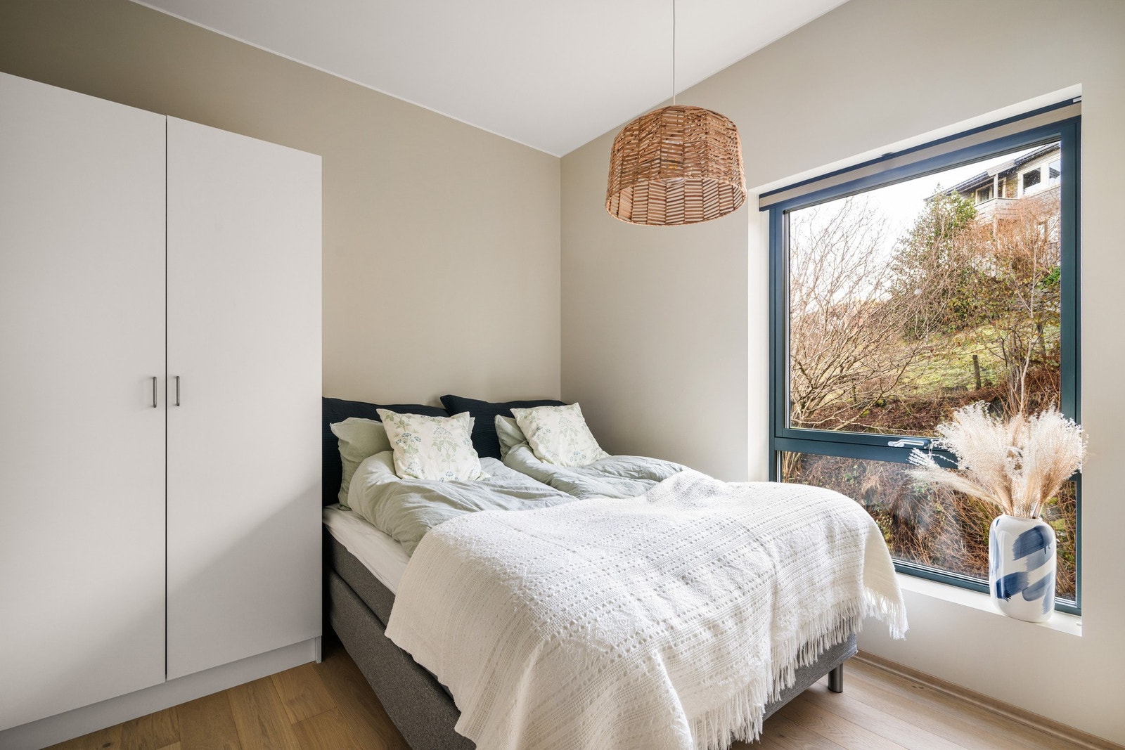 Leiligheten har også to romslige soverom på 8,9 kvm og 8,3 kvm. Galleribilde