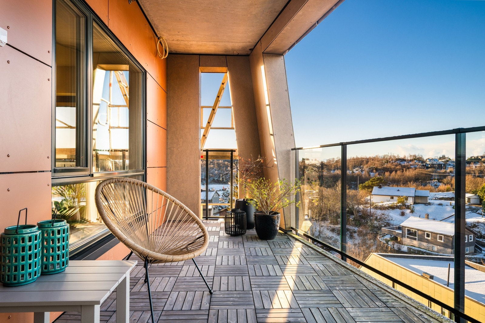 Her kan de varmere vår-og sommerdagene nytes med fantastisk utsikt! Galleribilde