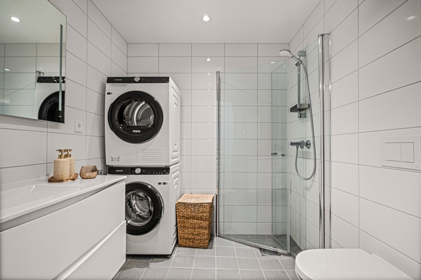 Vaskemaskin og tørketrommel medfølger ikke. Galleribilde