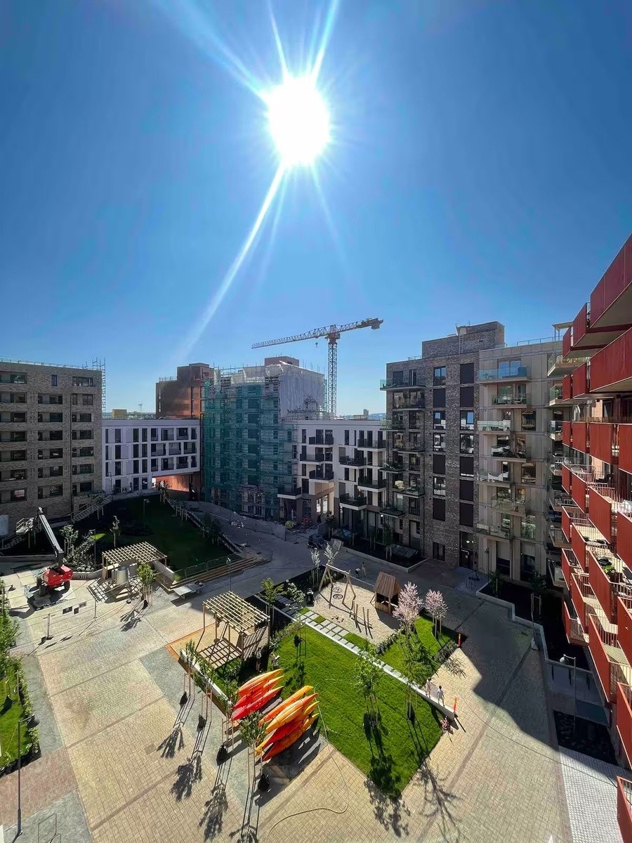 Koselig bakgård Galleribilde