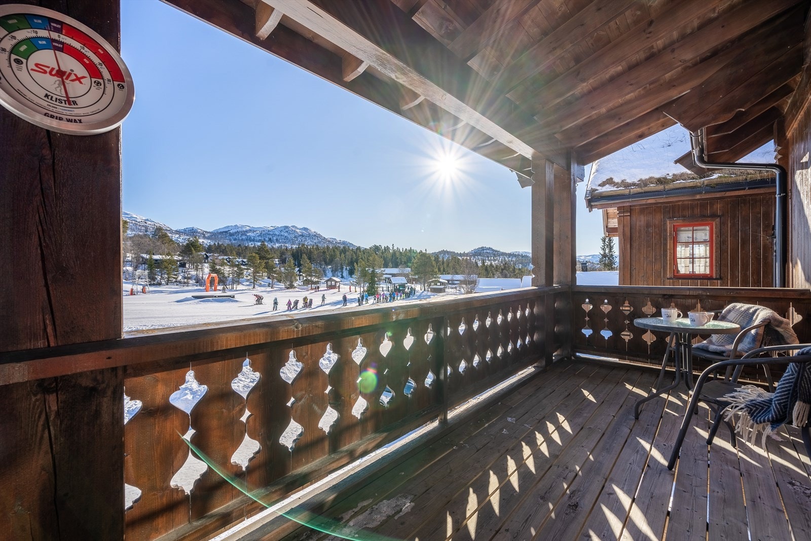 Her er det kun få meter fra leiligheten til bakken - perfekt for både liten og stor. Galleribilde