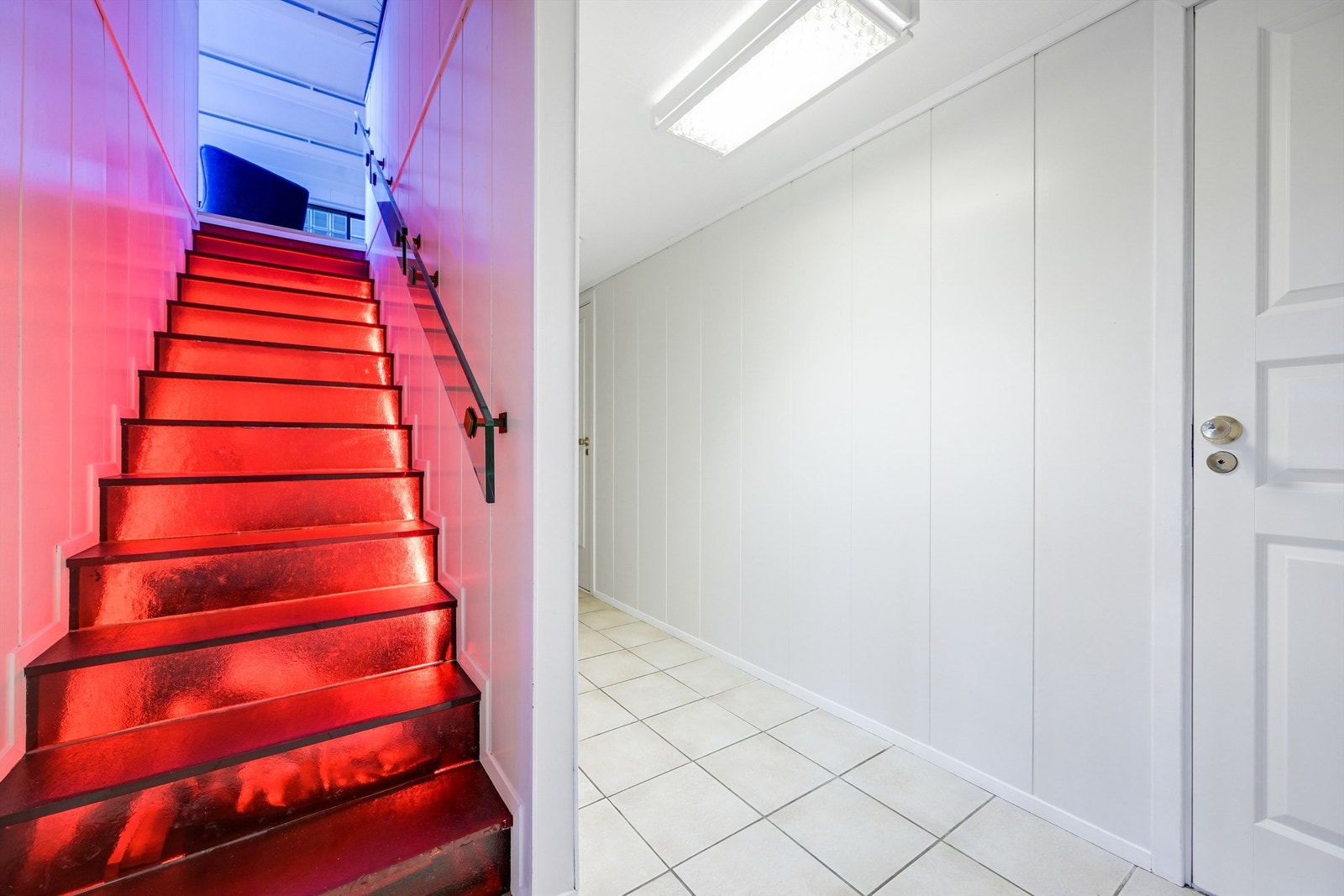 Hall med trapp opp til 2. etasje. Galleribilde