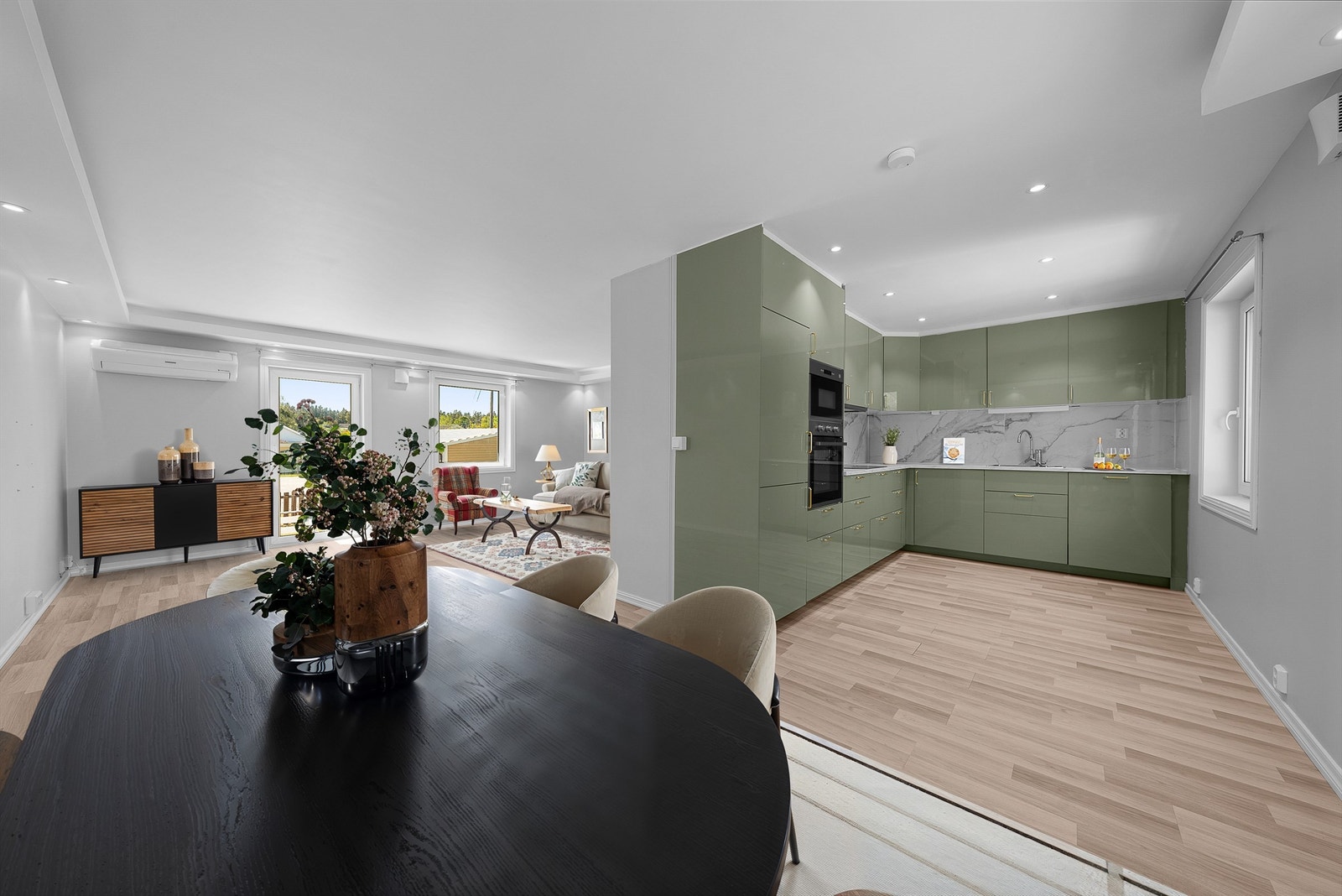 Digitalt stylet | Kjøkken i åpen løsning mot spisestuen gjennomført på en gode måte. Galleribilde