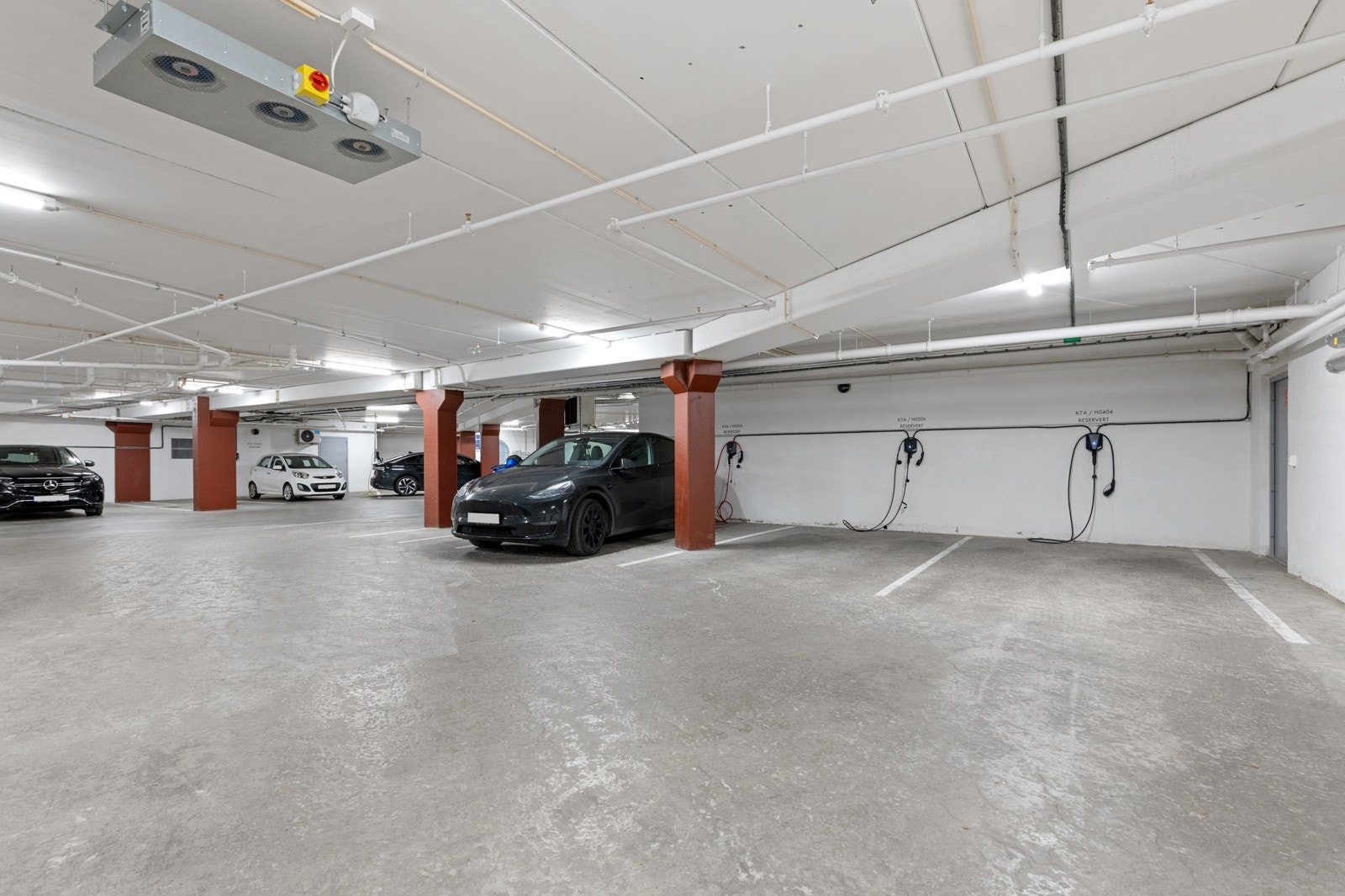 P plass med lader medfølger Galleribilde