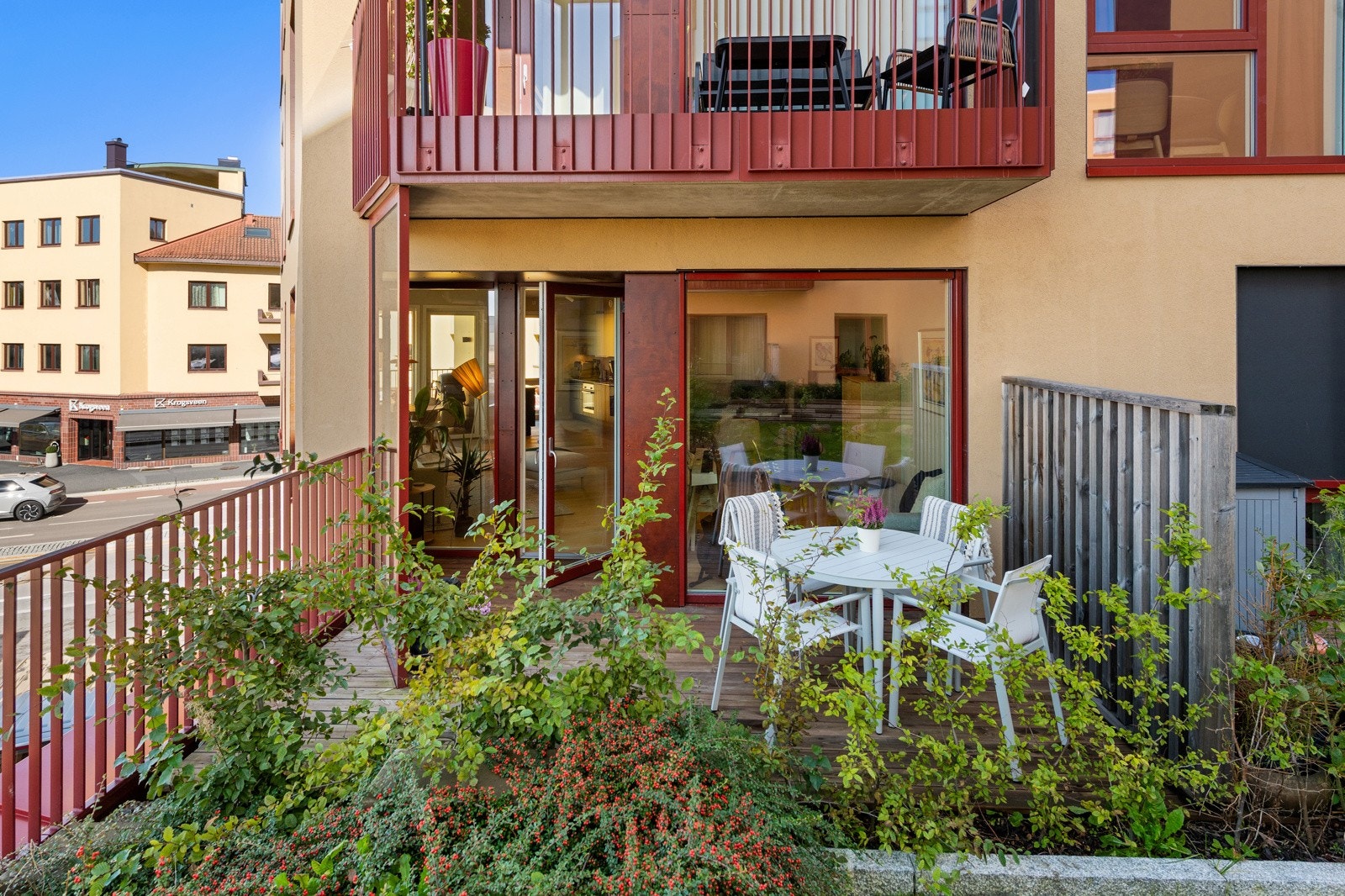 Uteplass syd Galleribilde