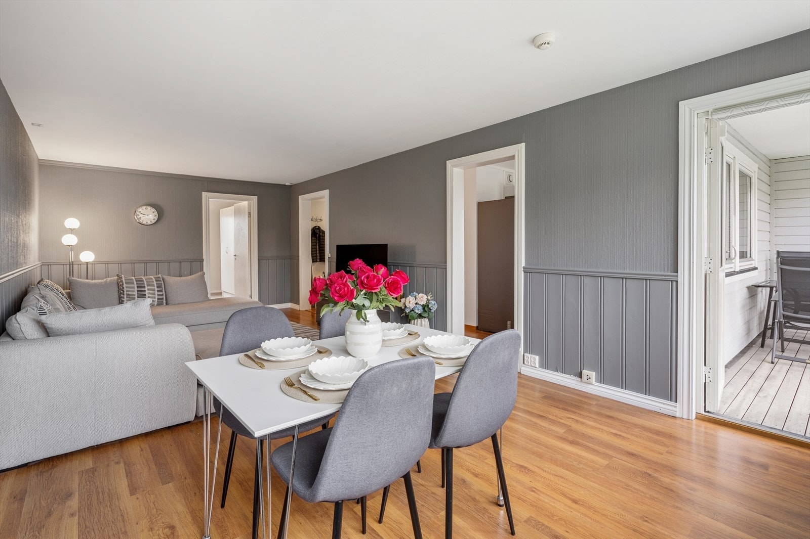 Spisestue med naturlig tilknytning til både kjøkken og stue. Galleribilde