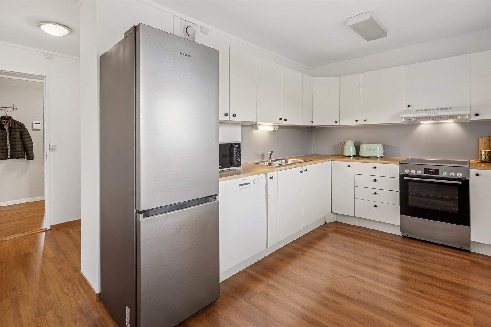 Fra kjøkkenet er det et vaskeromhjørne. Galleribilde