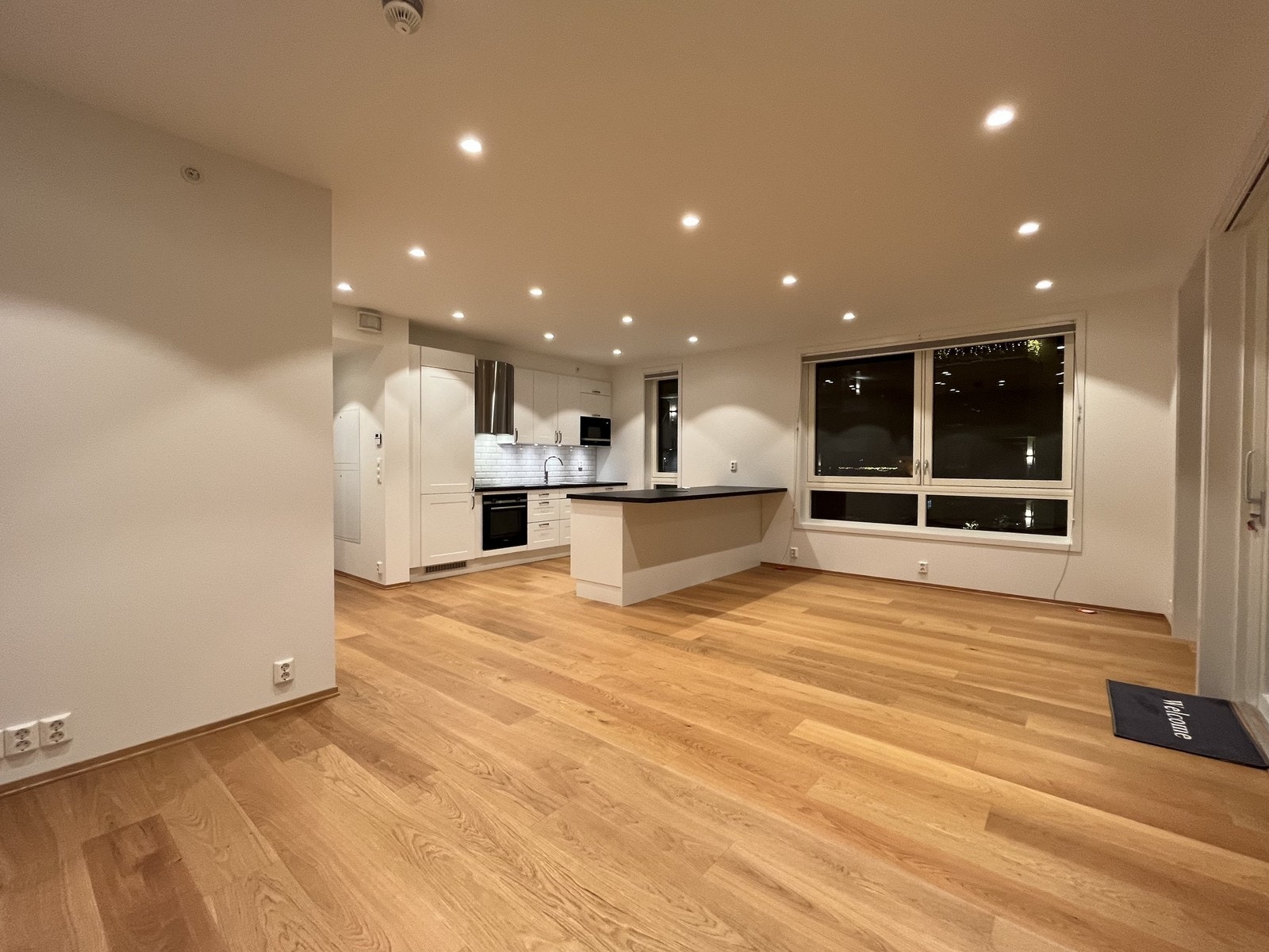 Kveldsbilde stue/kjøkken Galleribilde