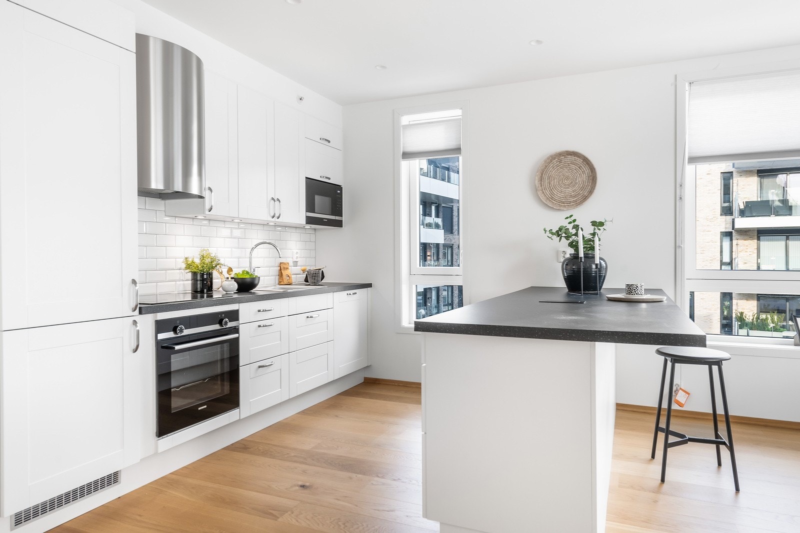 Lekker kjøkkeninnredning! Kjøkken-øy med barløsning Galleribilde