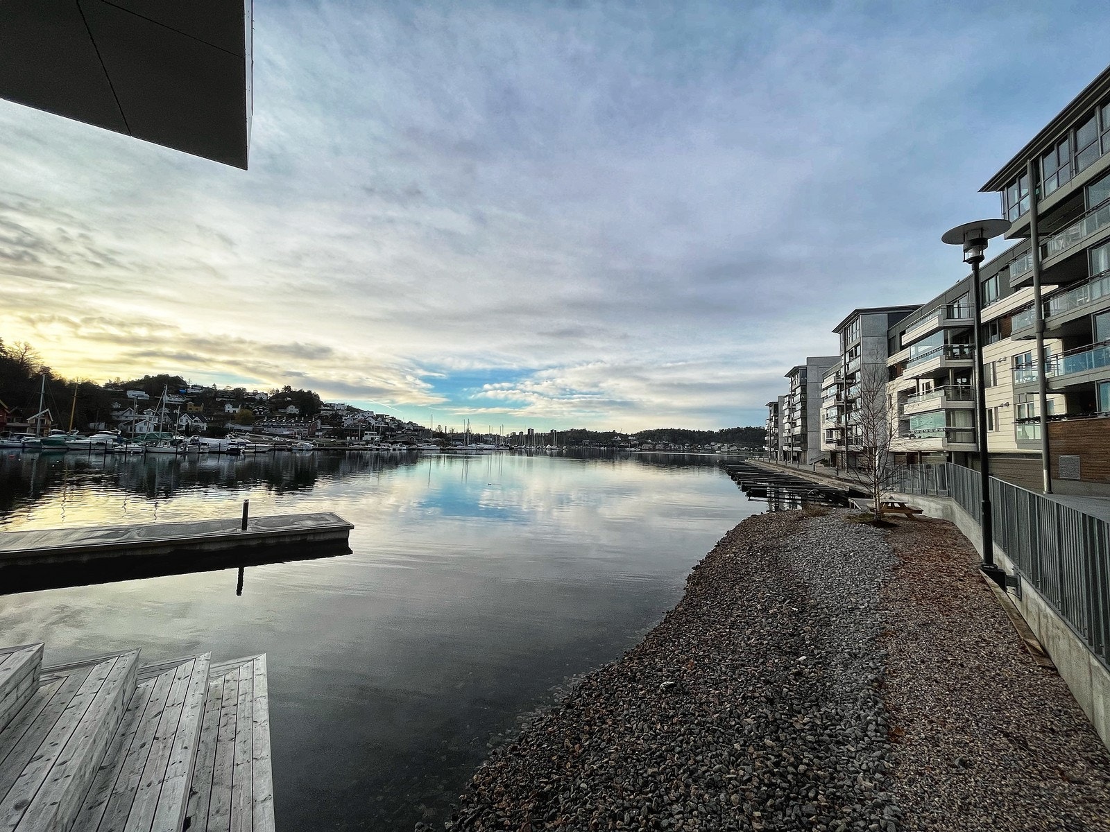 Flotte turmuligheter langs bryggen! Galleribilde