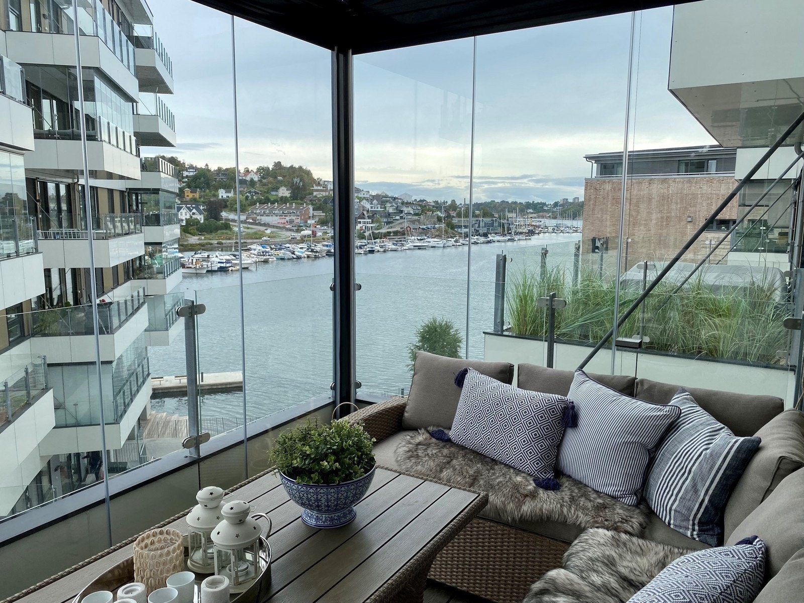 Stor og hyggelig innglasset balkong! Galleribilde