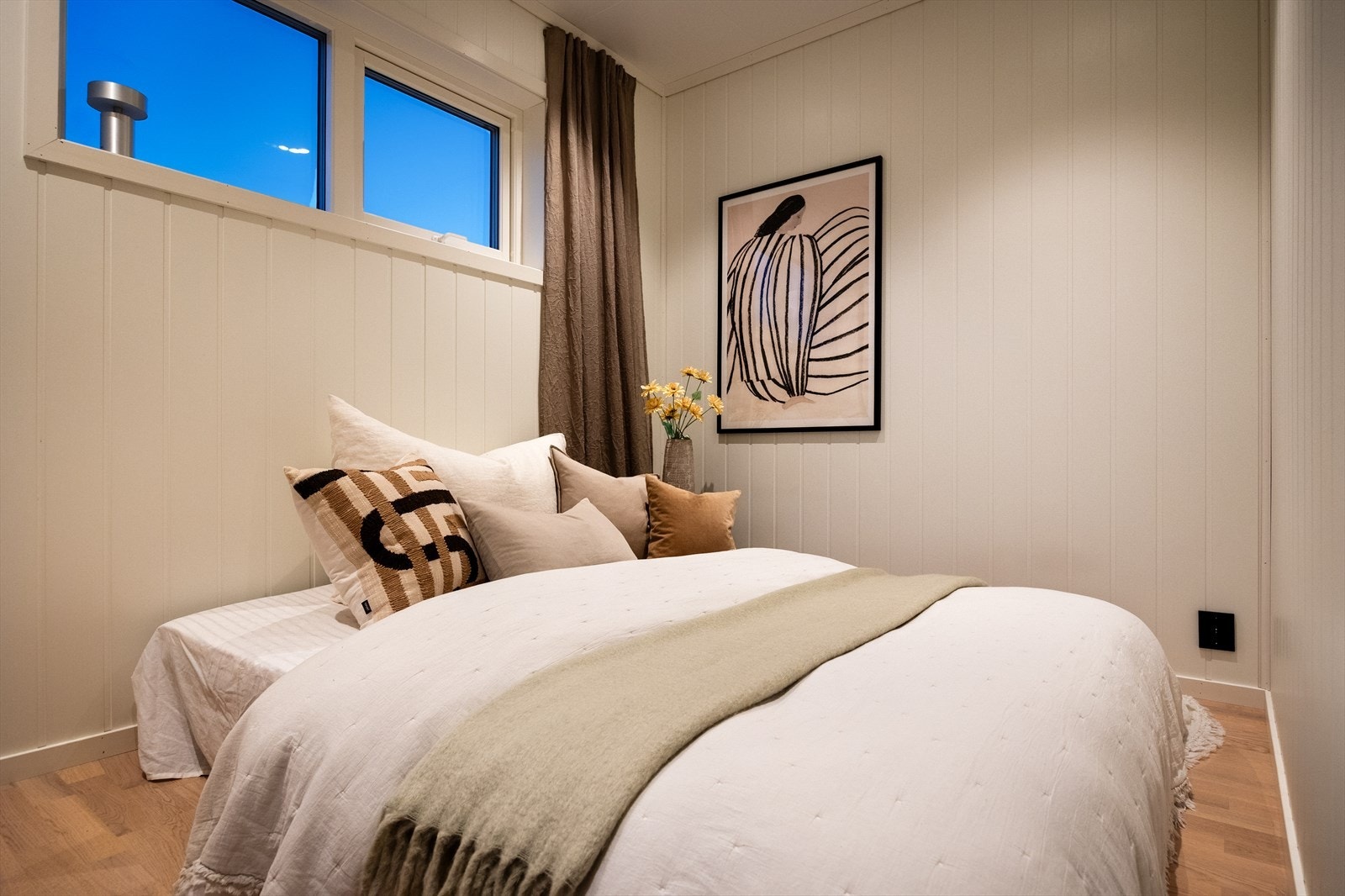 Ett av leilighetens 2 soverom. Galleribilde