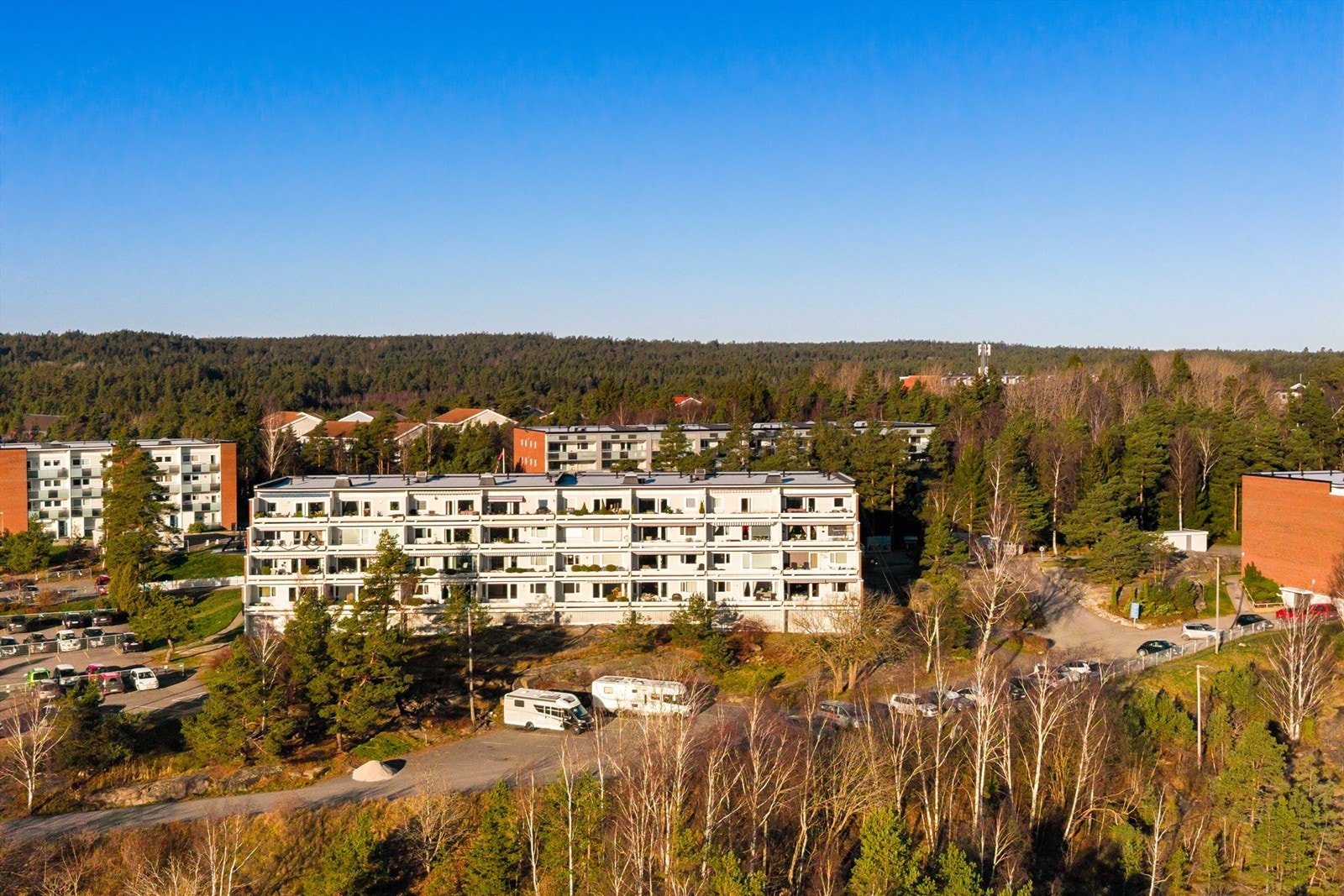 Nærheten til Fredrikstadmarka innebærer mulighet til å benytte de omfangsrike turområder aktivt i hverdagen. Galleribilde