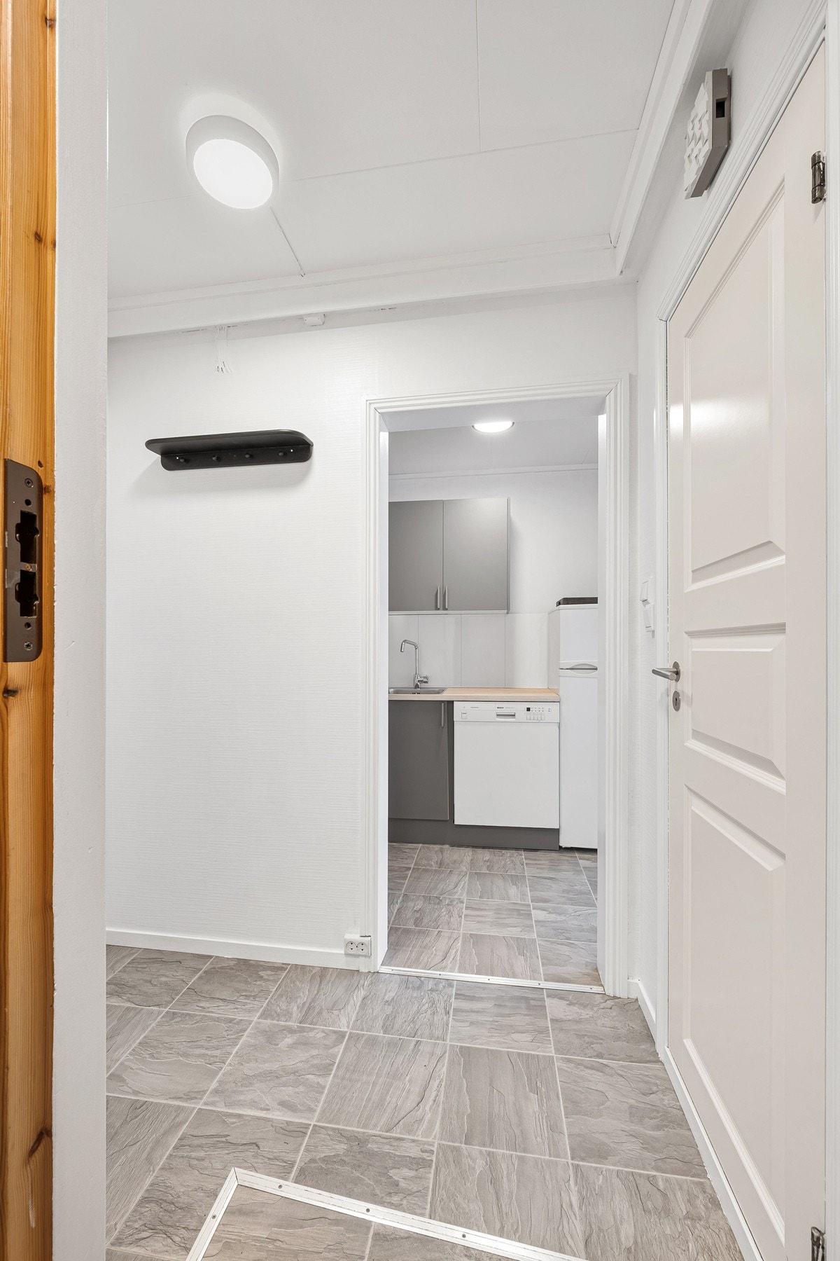 Entréen gir rom for både yttertøy og kommode/oppbevaringsløsning Galleribilde