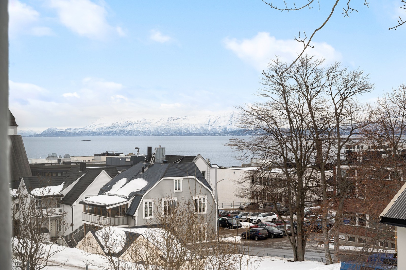 I Bakkegata bor du i en rolig gate, høytliggende med fin utsikt! Galleribilde