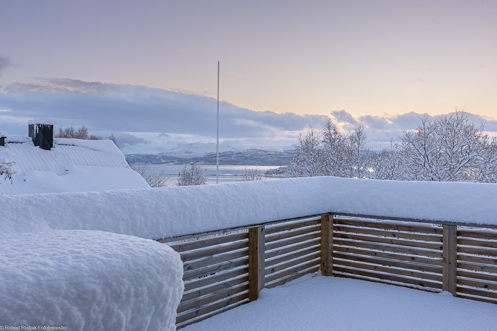 Fra verandaen er det god utsikt og gode solforhold. Galleribilde