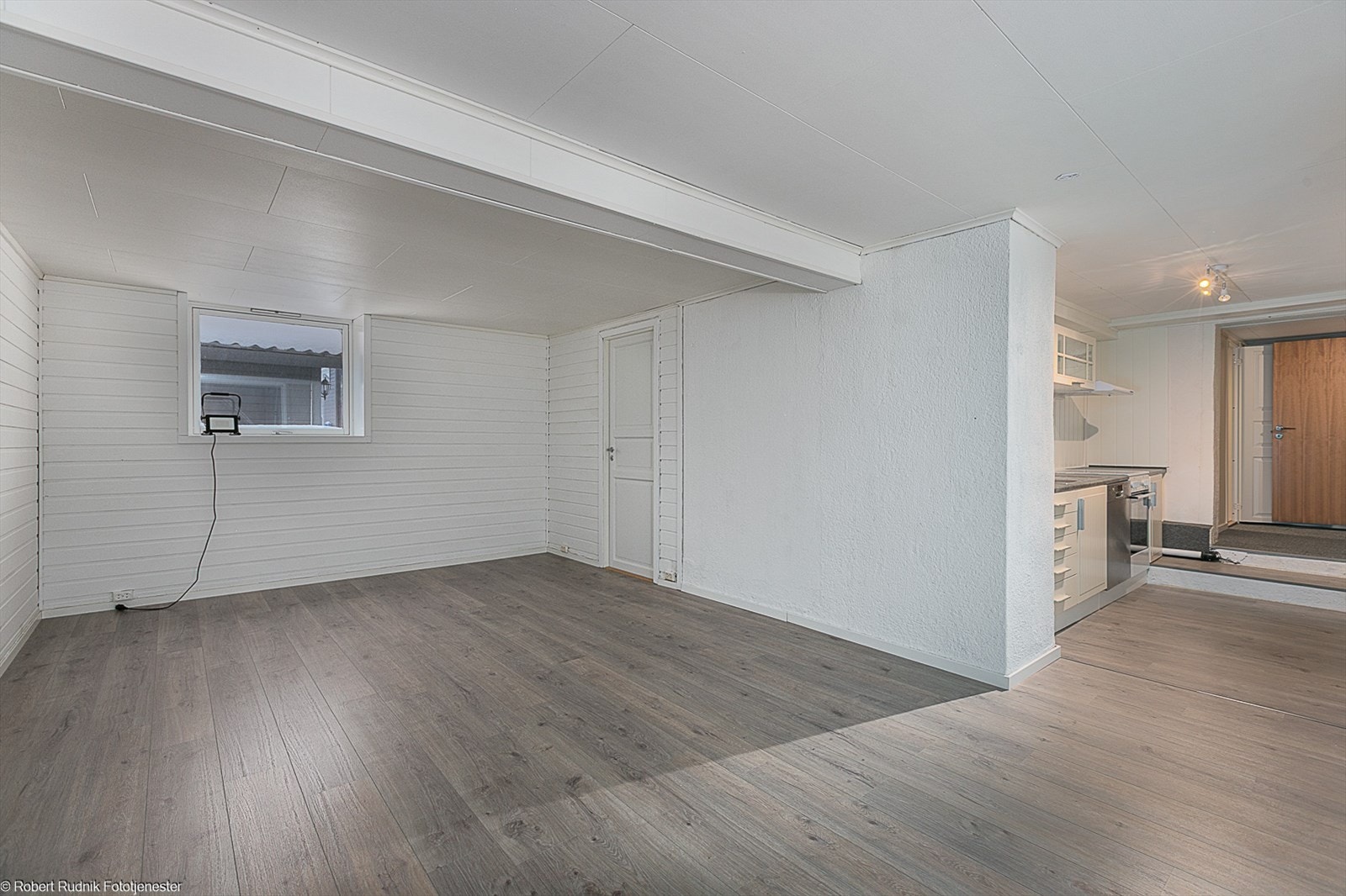 Her er det plass til både sofagruppe og spisegruppe. Galleribilde