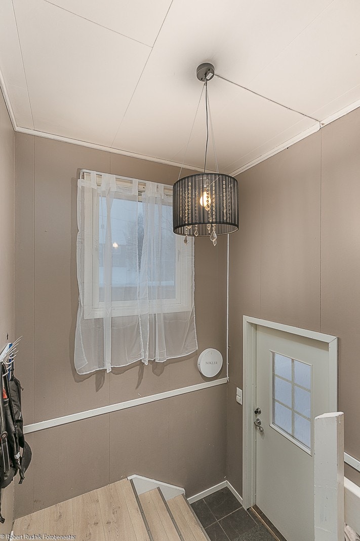 Flislagt og sjarmerende entré. Galleribilde