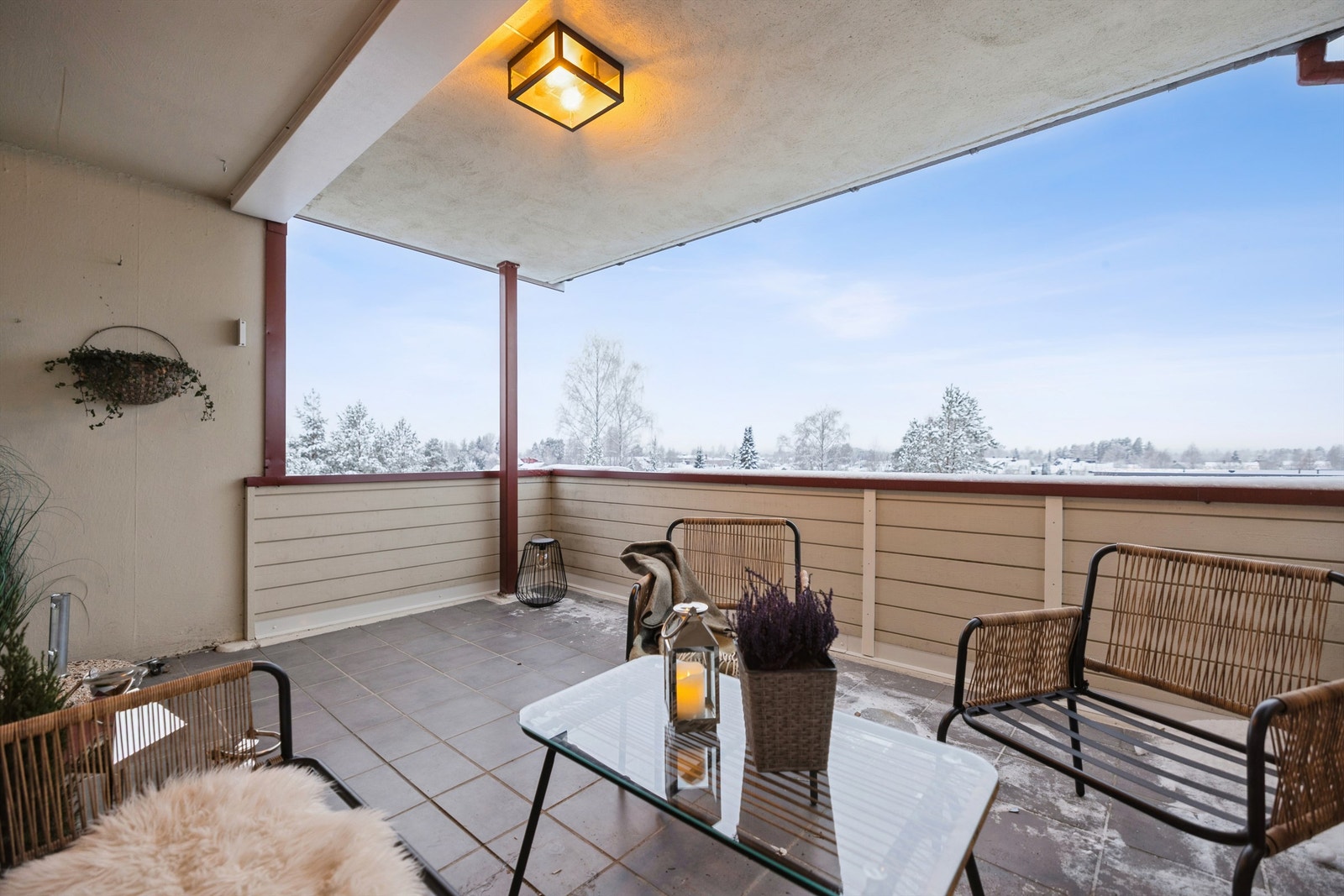 Som endeleilighet nyter balkongen en fri og åpen posisjon. Galleribilde