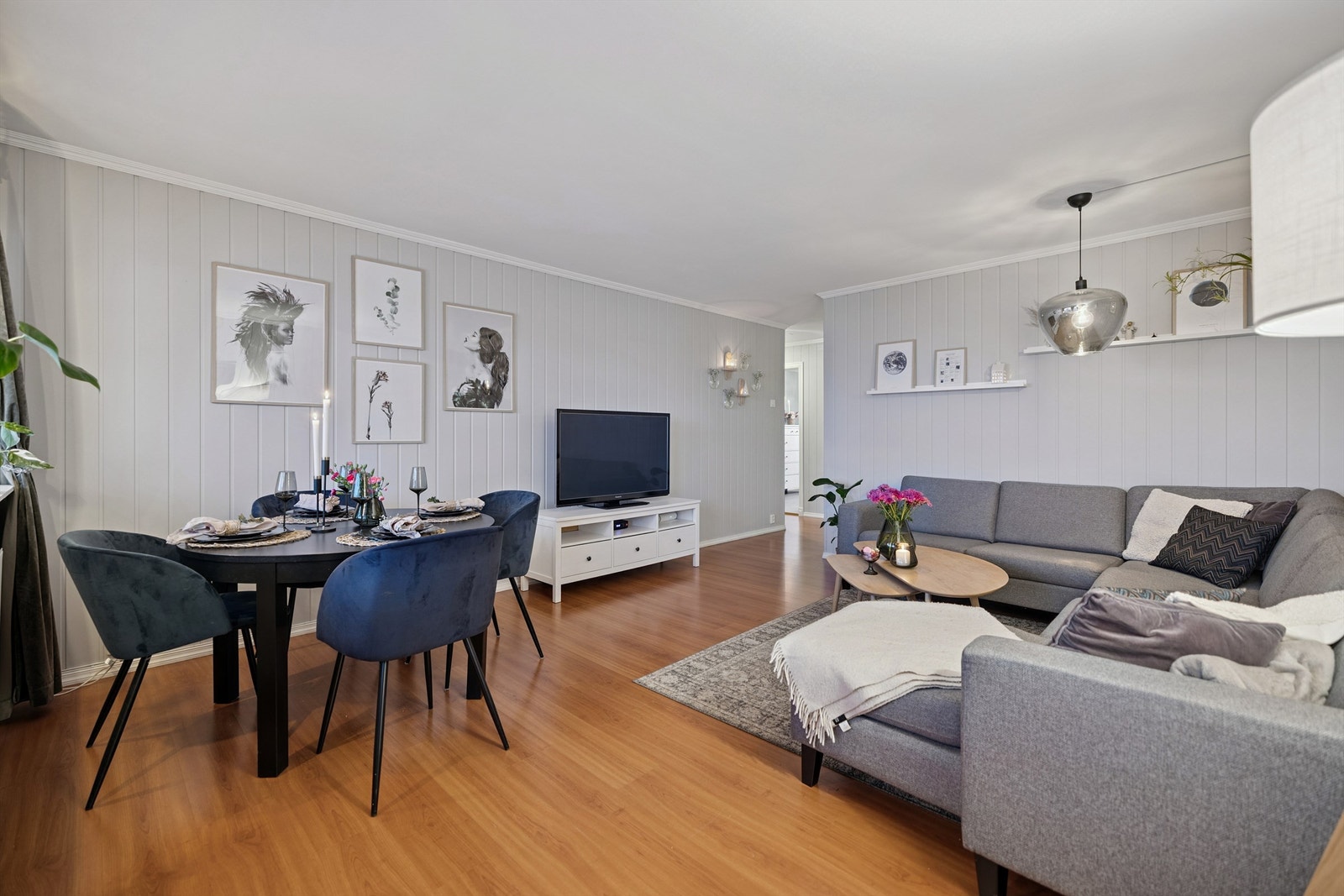 Rommet har en fleksibel utforming som enkelt lar seg tilpasse ulike møbleringsbehov. Galleribilde