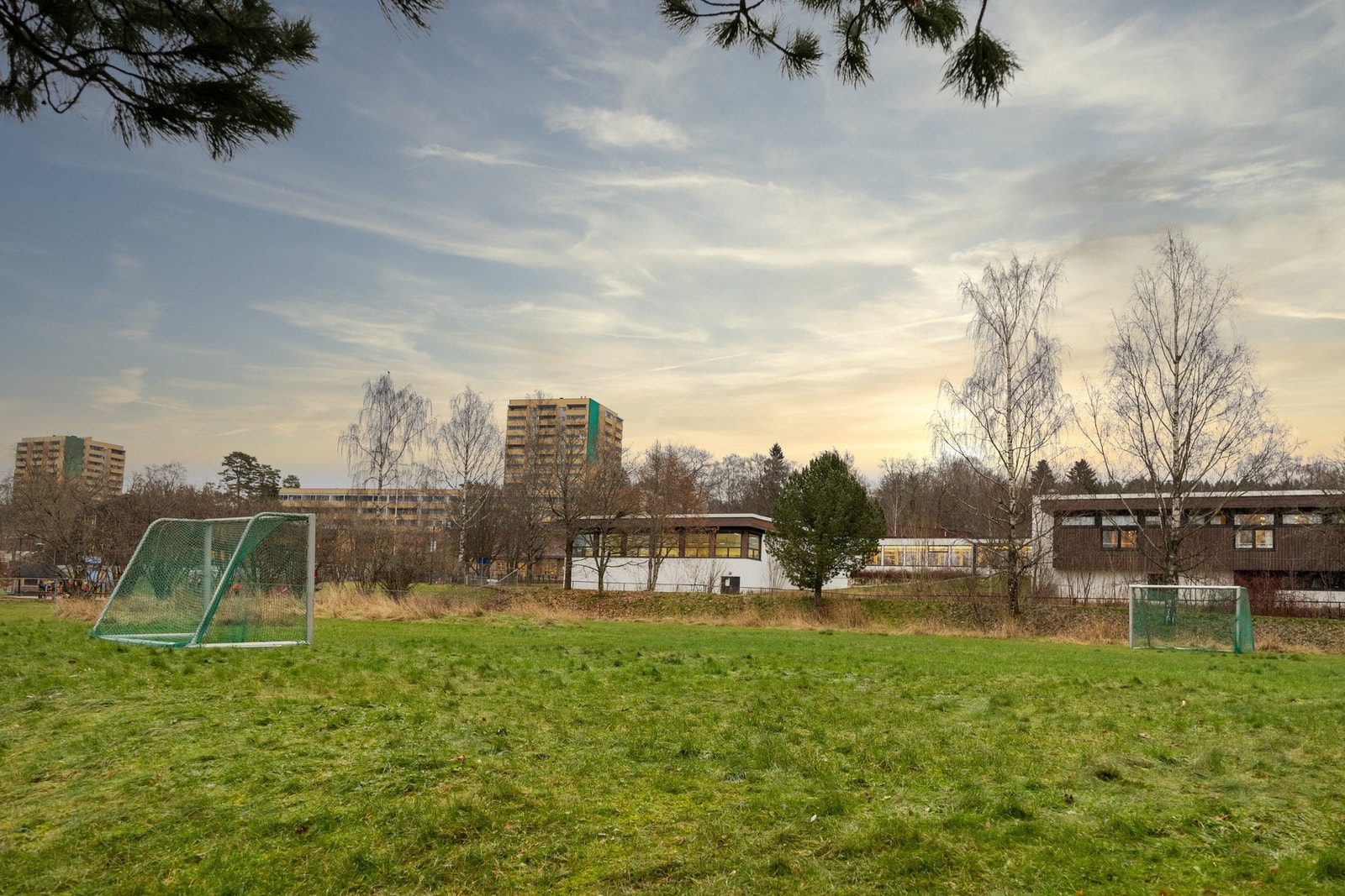 Borettslaget har pent opparbeidede fellesområder med gangveier, store plener, beplantning og lekeplasser. Galleribilde