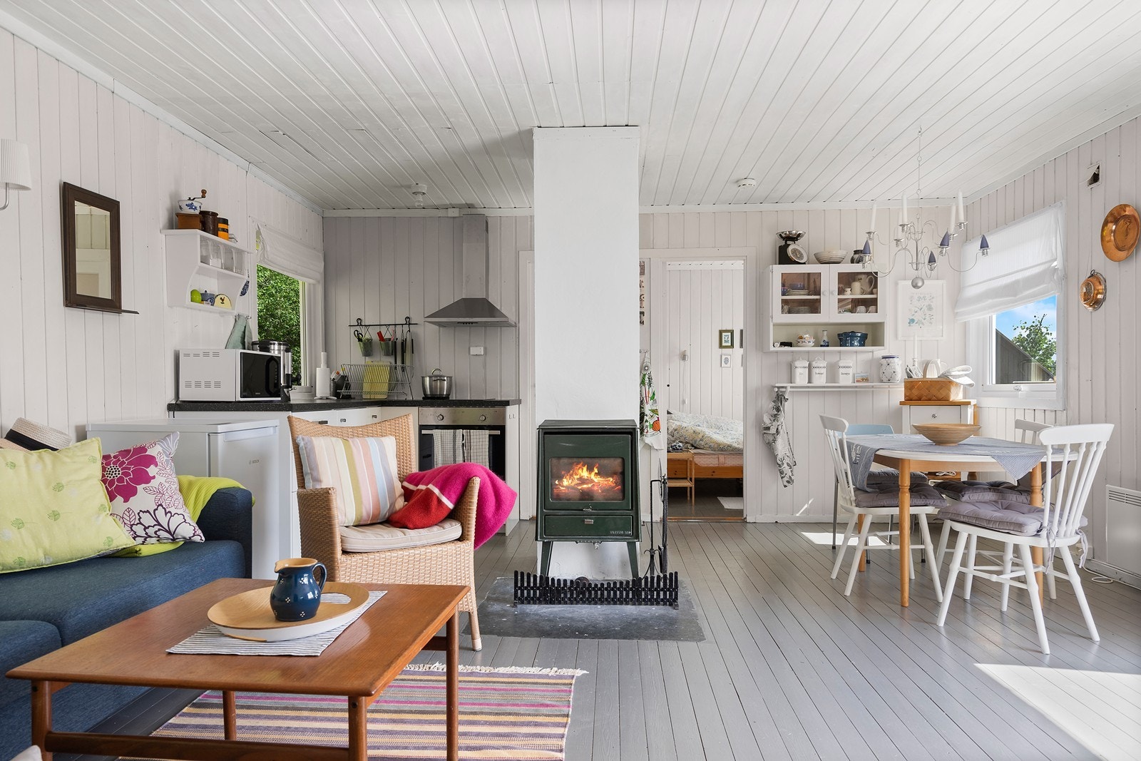 Koselig stue med kjøkkenkrok Galleribilde