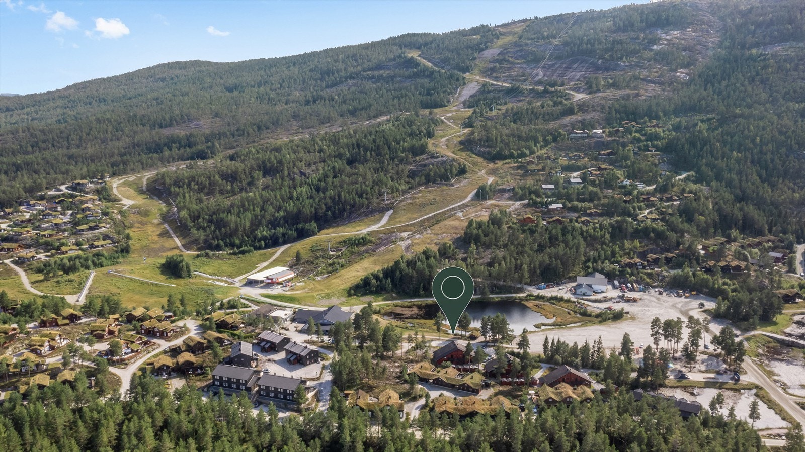 Unik beliggenhet - her kan du spenne skiene rett utenfor bygget! Galleribilde