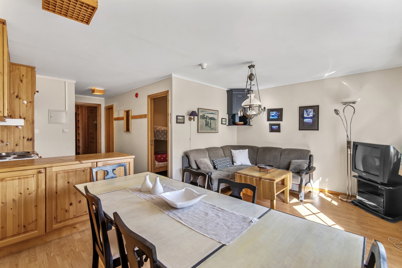 Arealeffektiv leilighet i 2. etasje med romslig balkong Galleribilde