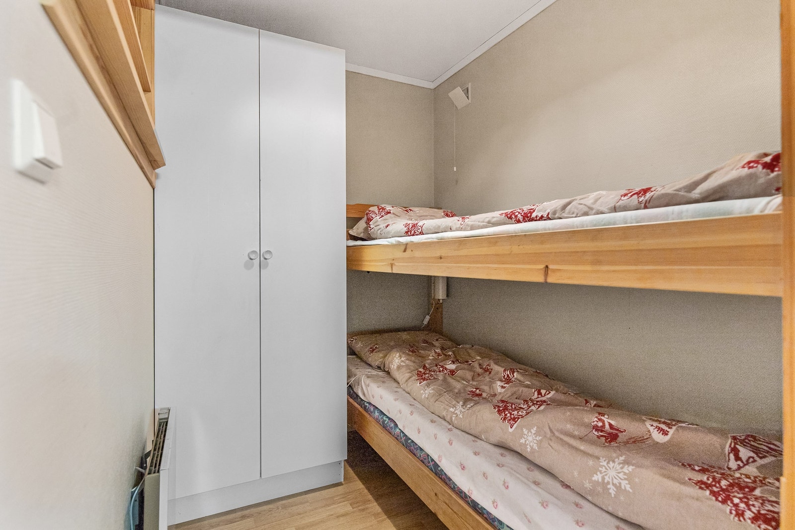 Sovealkove 2, også med garderobe og ventilasjonsanlegg (ikke godkjent til varig opphold) Galleribilde