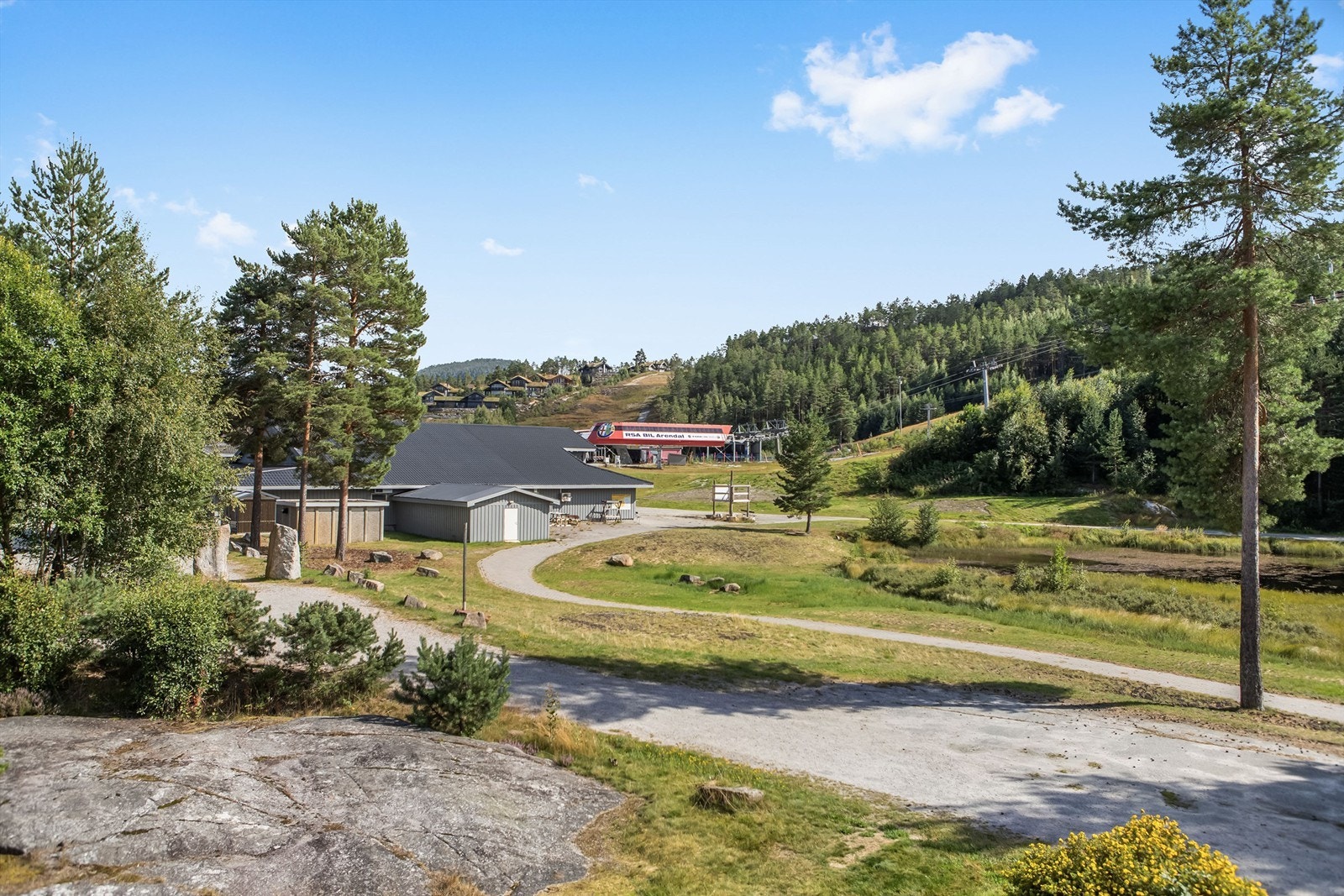 Kafee
og skiutleie samt heisen - Ski in/ski out Galleribilde