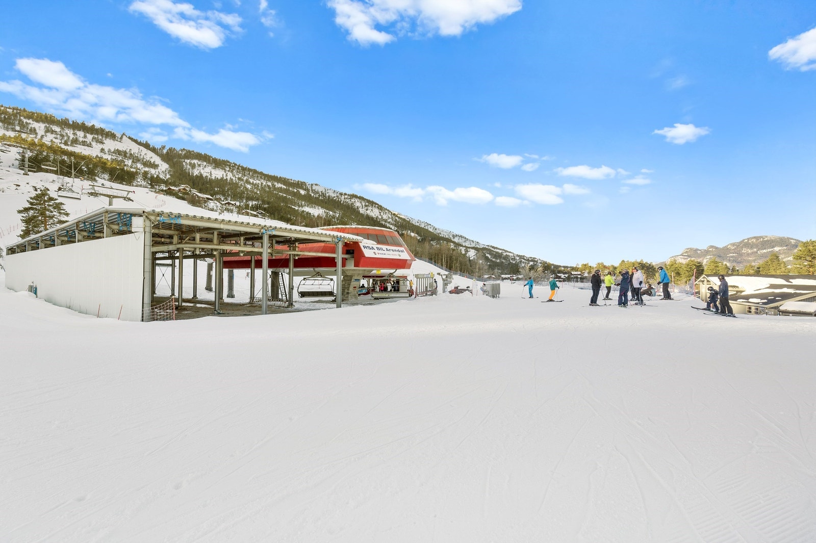 Skianlegget i vinterdrakt Galleribilde