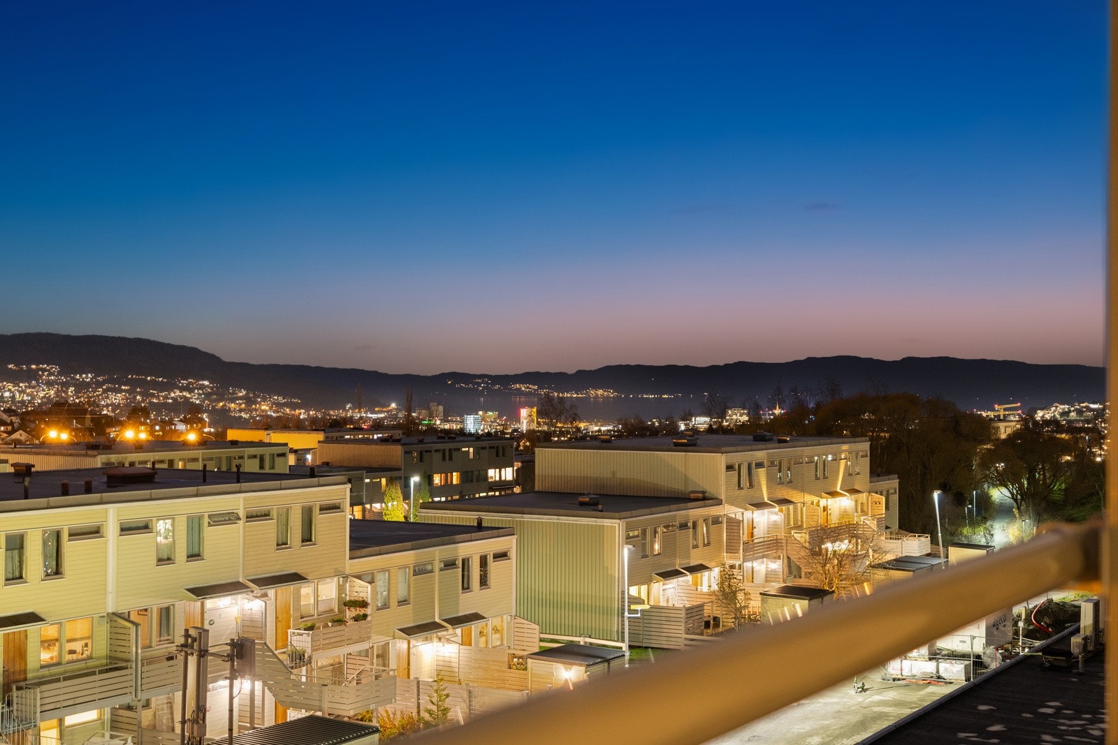 Proaktiv Eiendomsmegling ved Tore Resell har gleden av å ønske velkommen til Ingeborg Aas' veg 2! Galleribilde