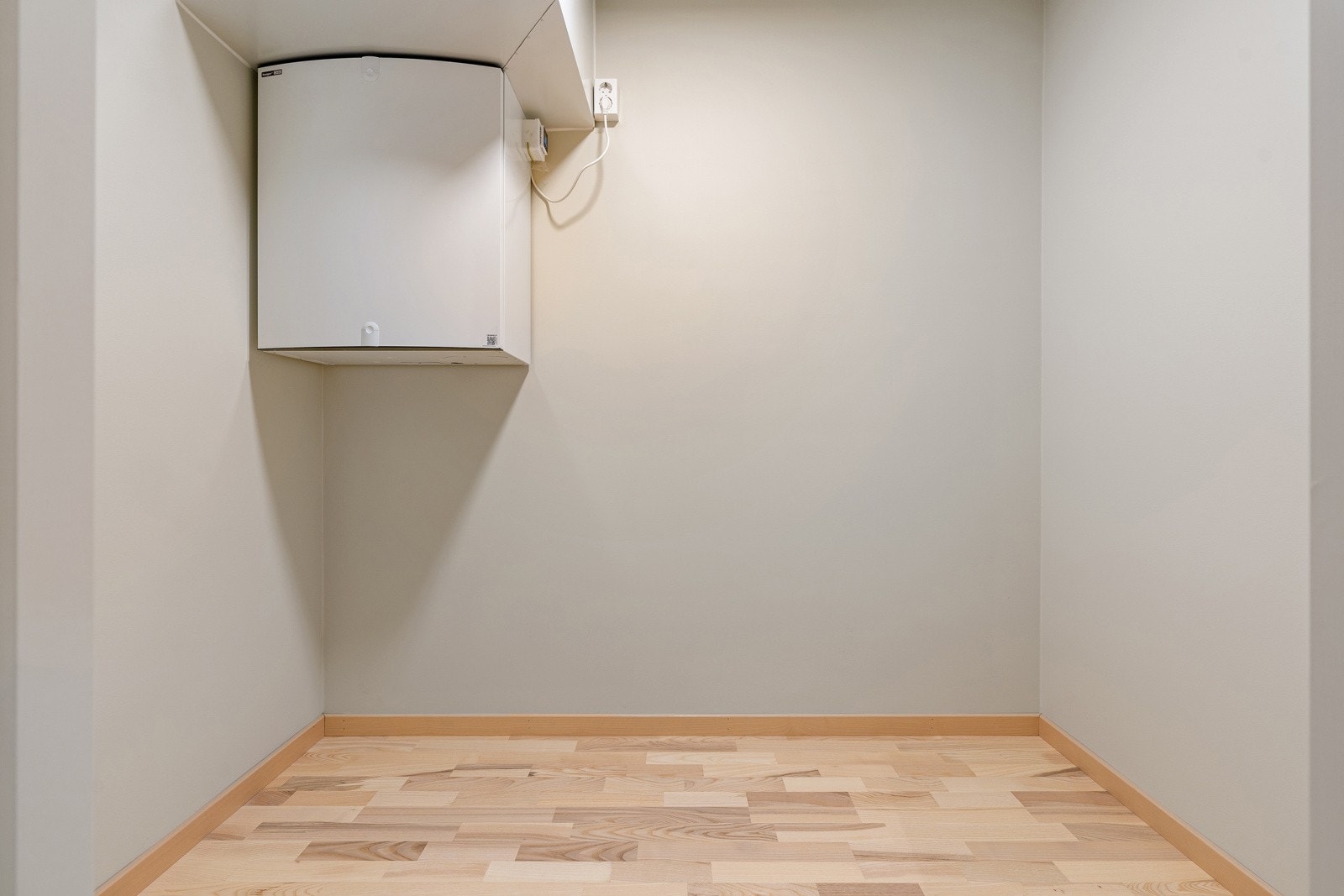 Praktisk plassert ved entréen er det en bod målt til 3 kvm. Galleribilde