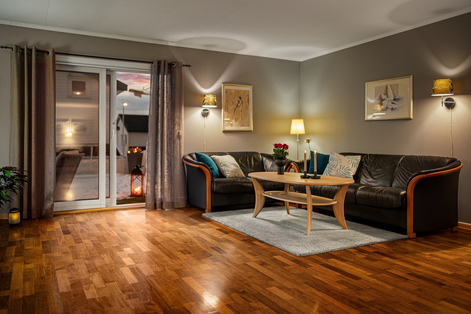 Boligen varmes opp med vedfyring, varmepumpe og elektrisitet. Galleribilde