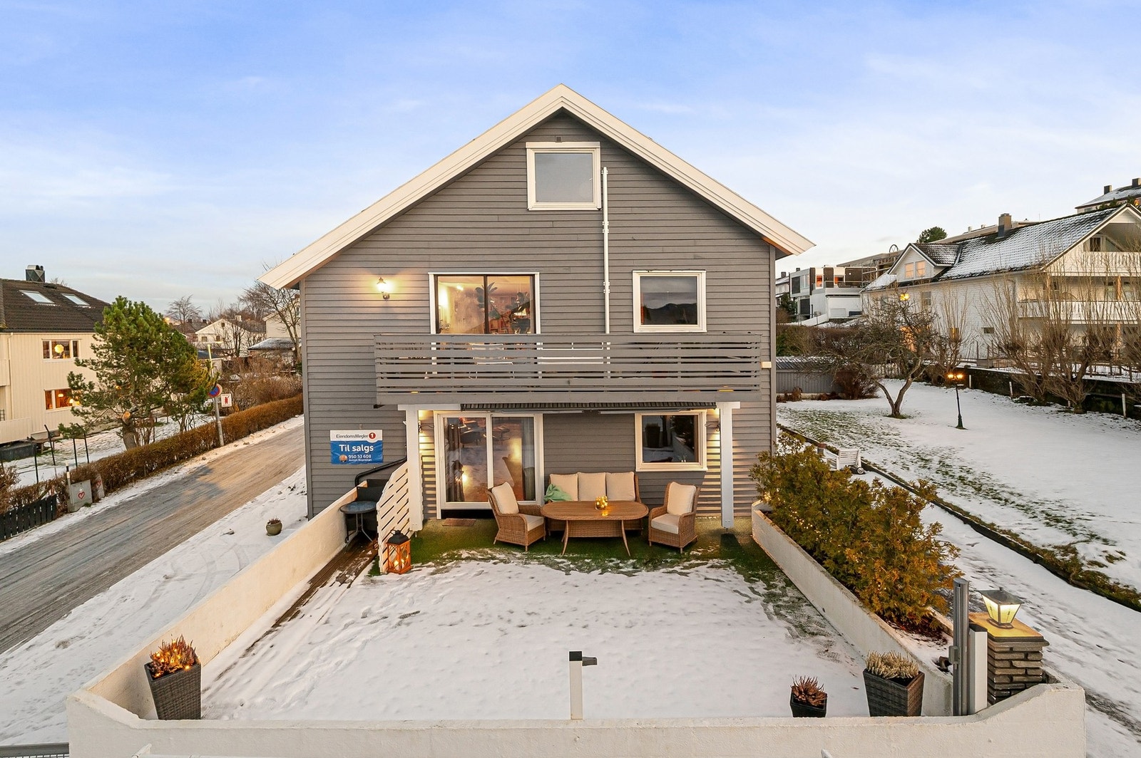 Boligen går over hele 1.etasje samt underetasje. Galleribilde